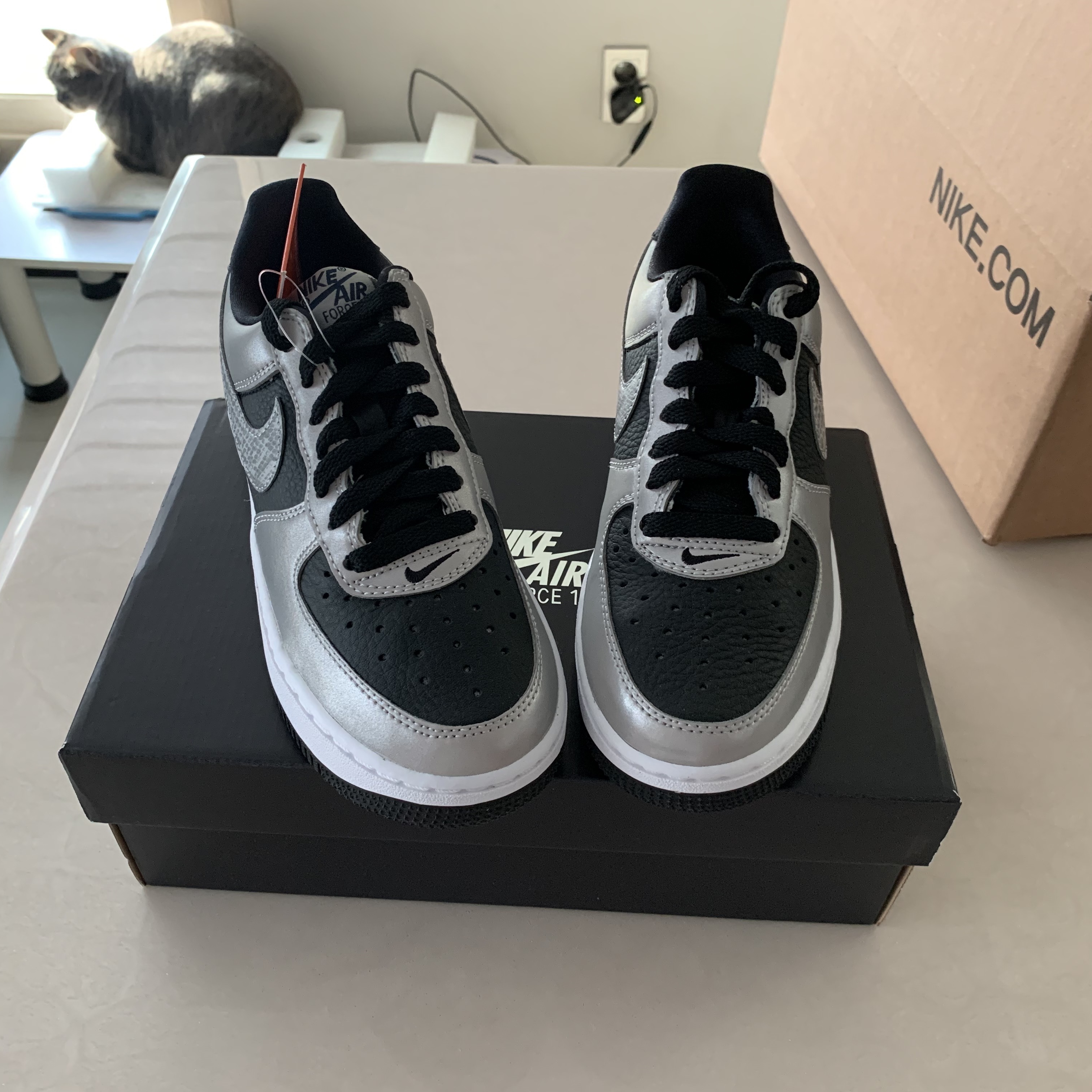 Nike Air Force 1 B Silver Snake 착용 스타일 - 5