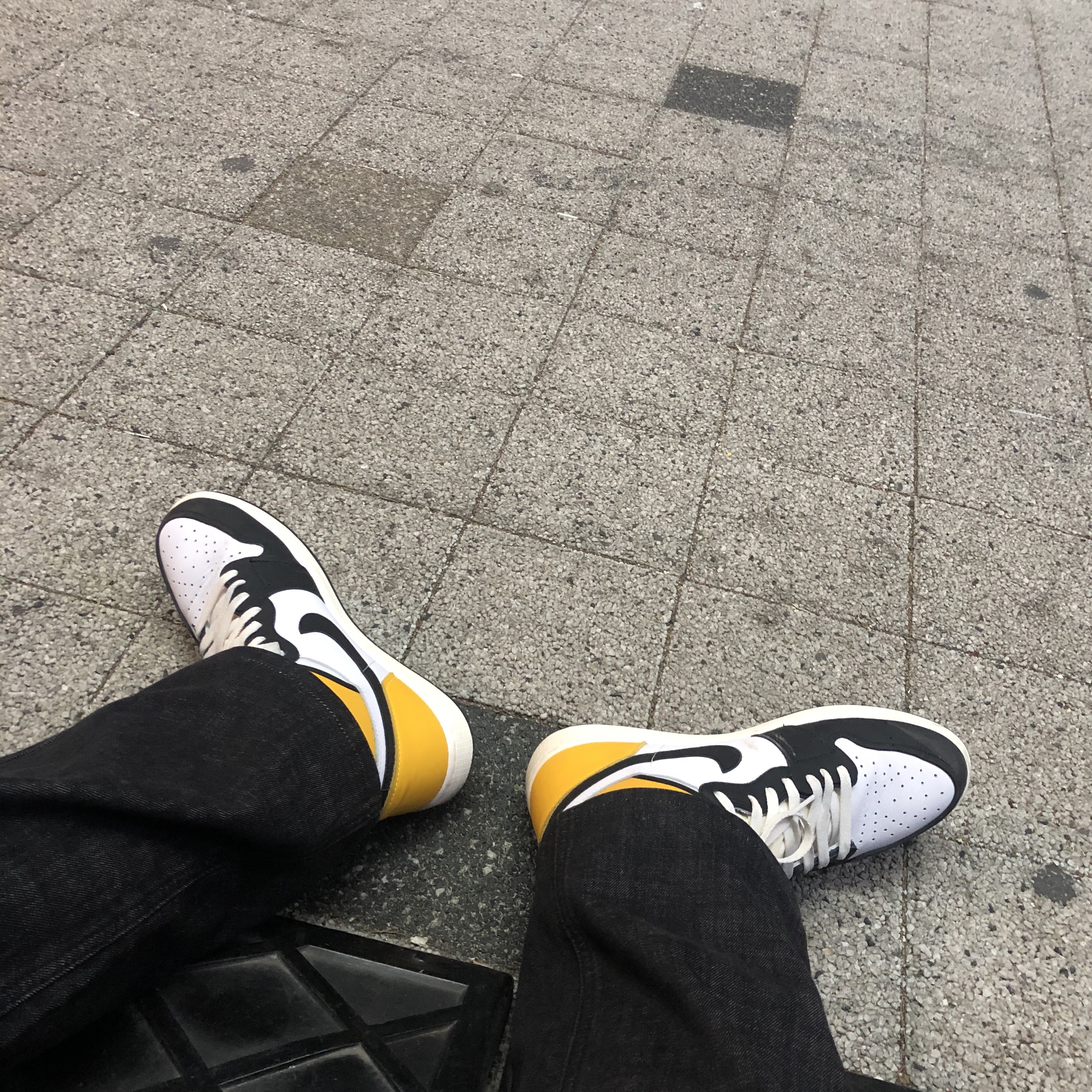 Jordan 1 Retro High OG Volt Gold 착용 스타일
