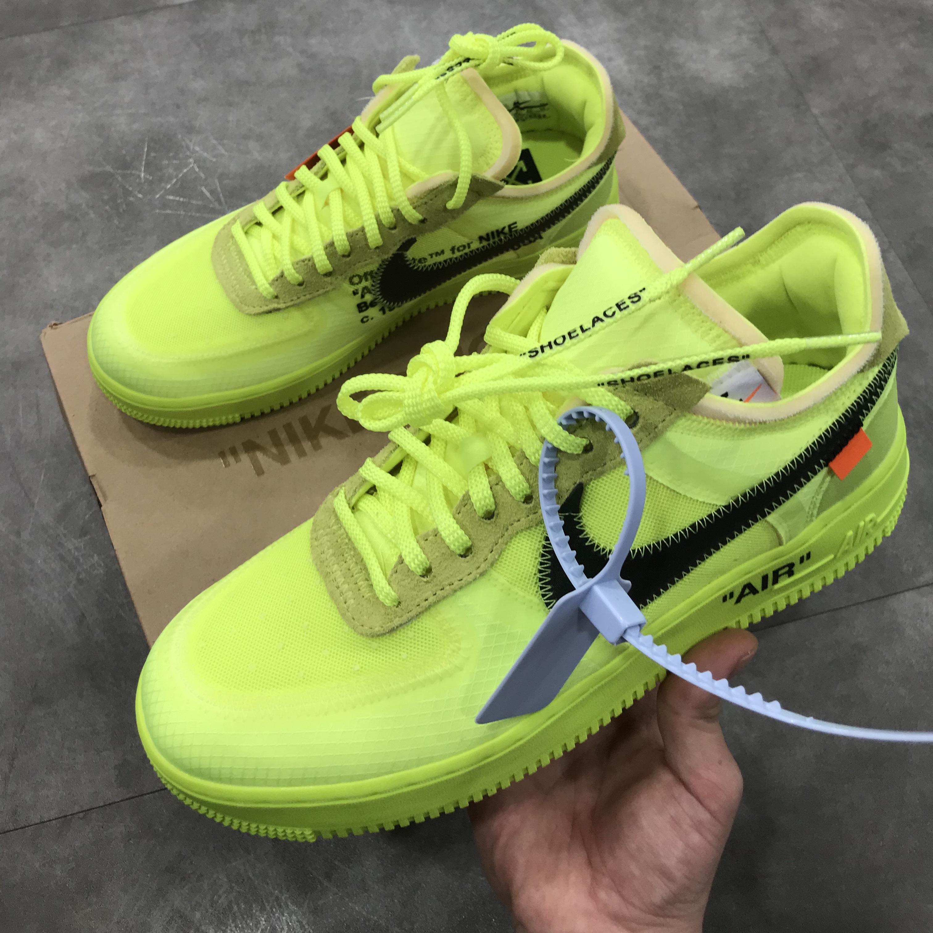 Nike x Off-White Air Force 1 Low Volt 착용 스타일