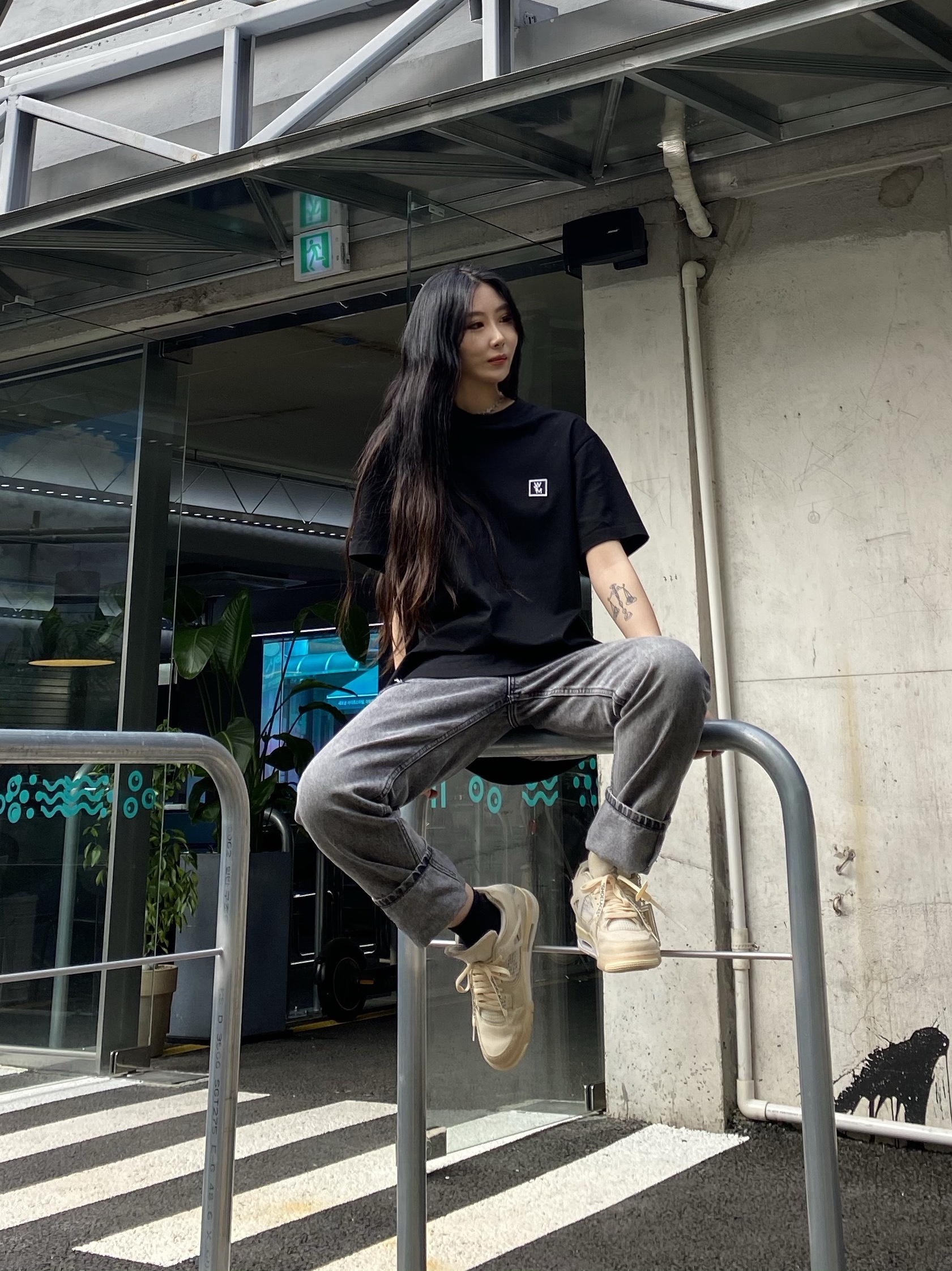 (W) Jordan 4 x Off-White Retro SP Sail 착용 스타일