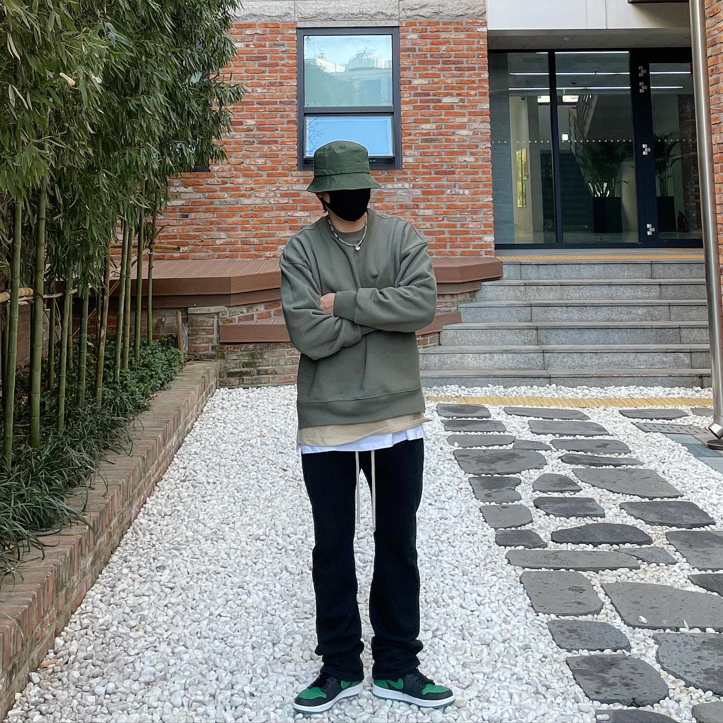 Jordan 1 Retro High OG Pine Green Black 착용 스타일 - 1