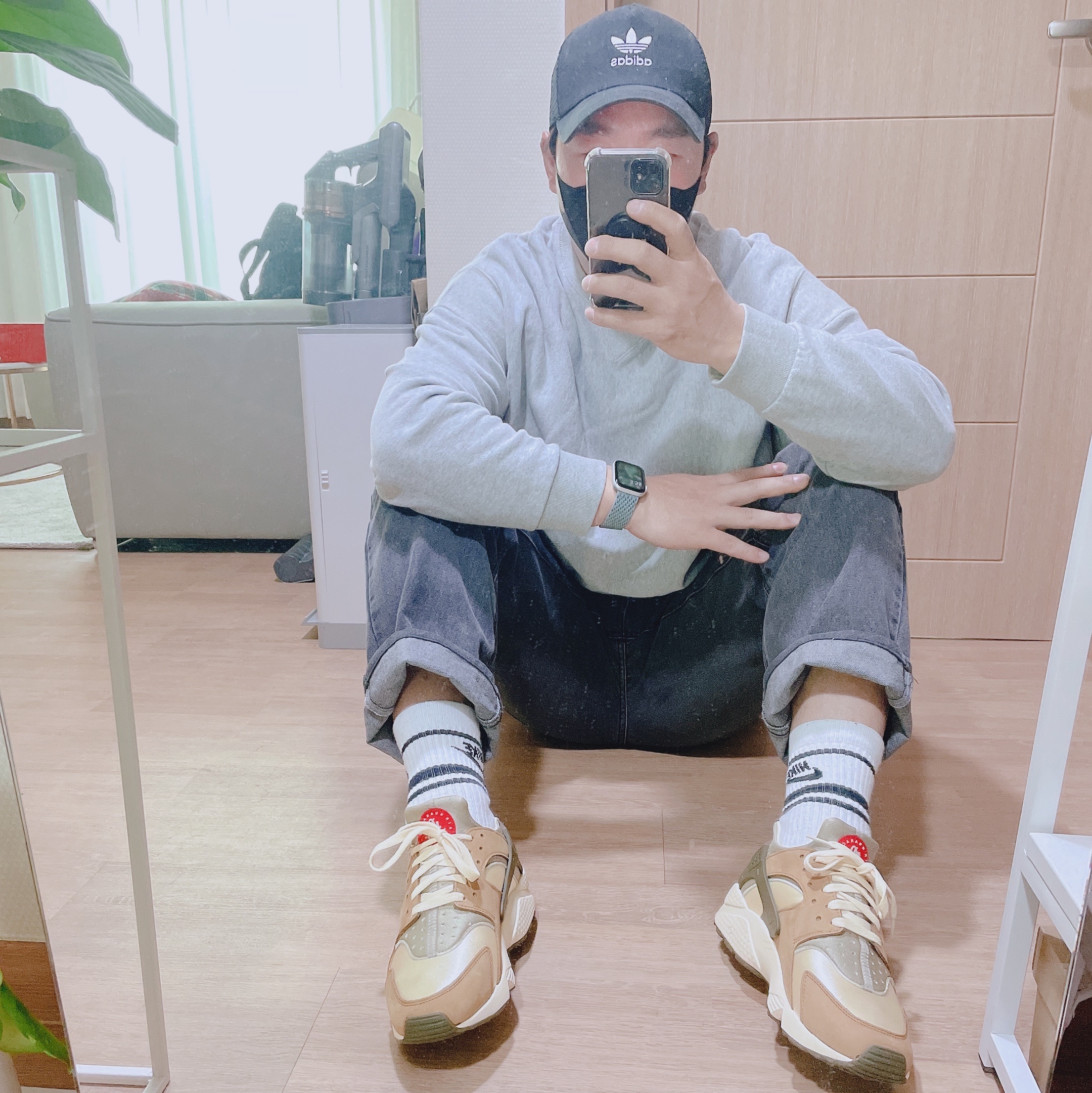 Nike x Stussy Air Huarache LE Desert Oak 착용 스타일 - 3