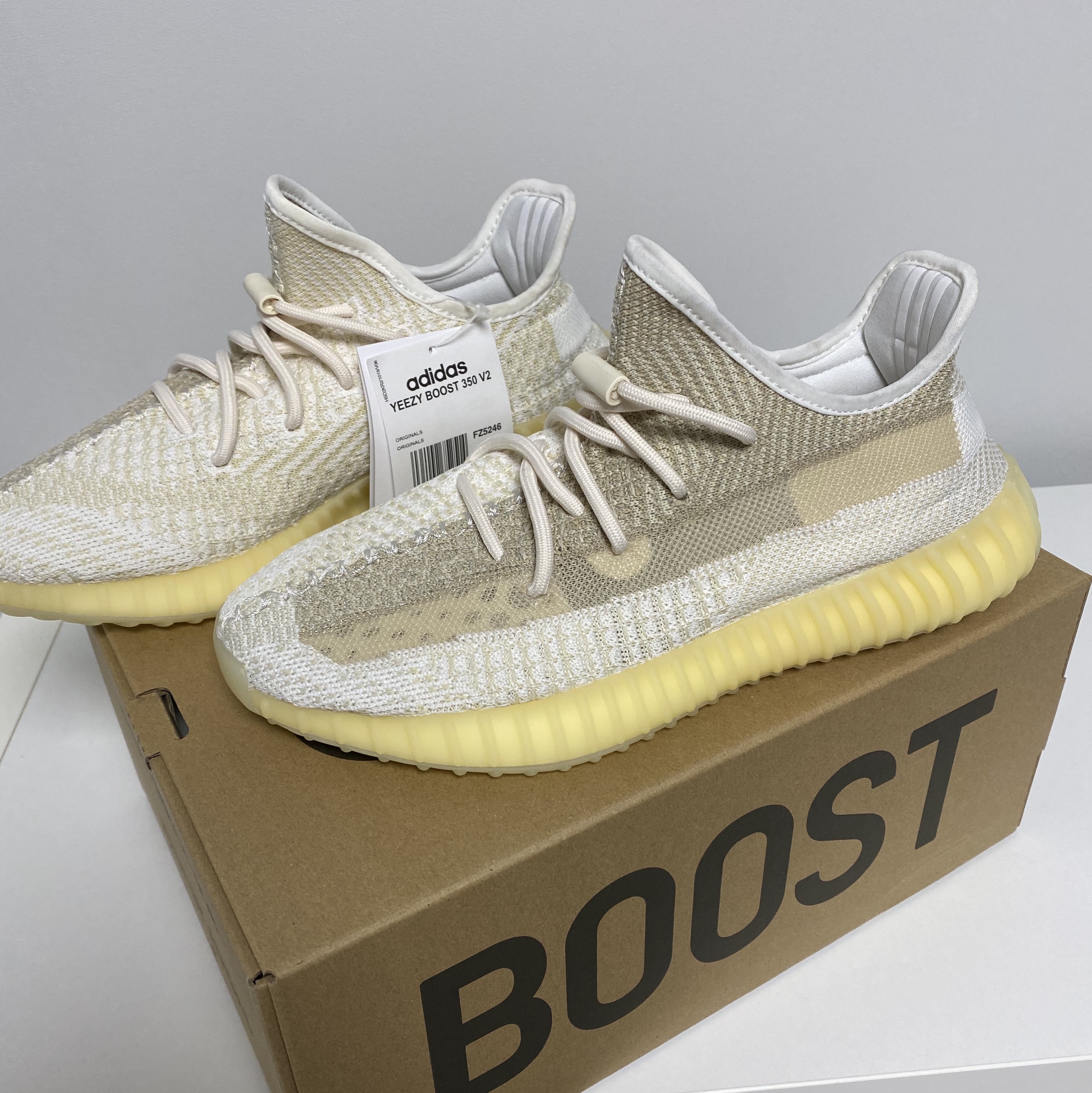 Adidas Yeezy Boost 350 V2 Natural 착용 스타일