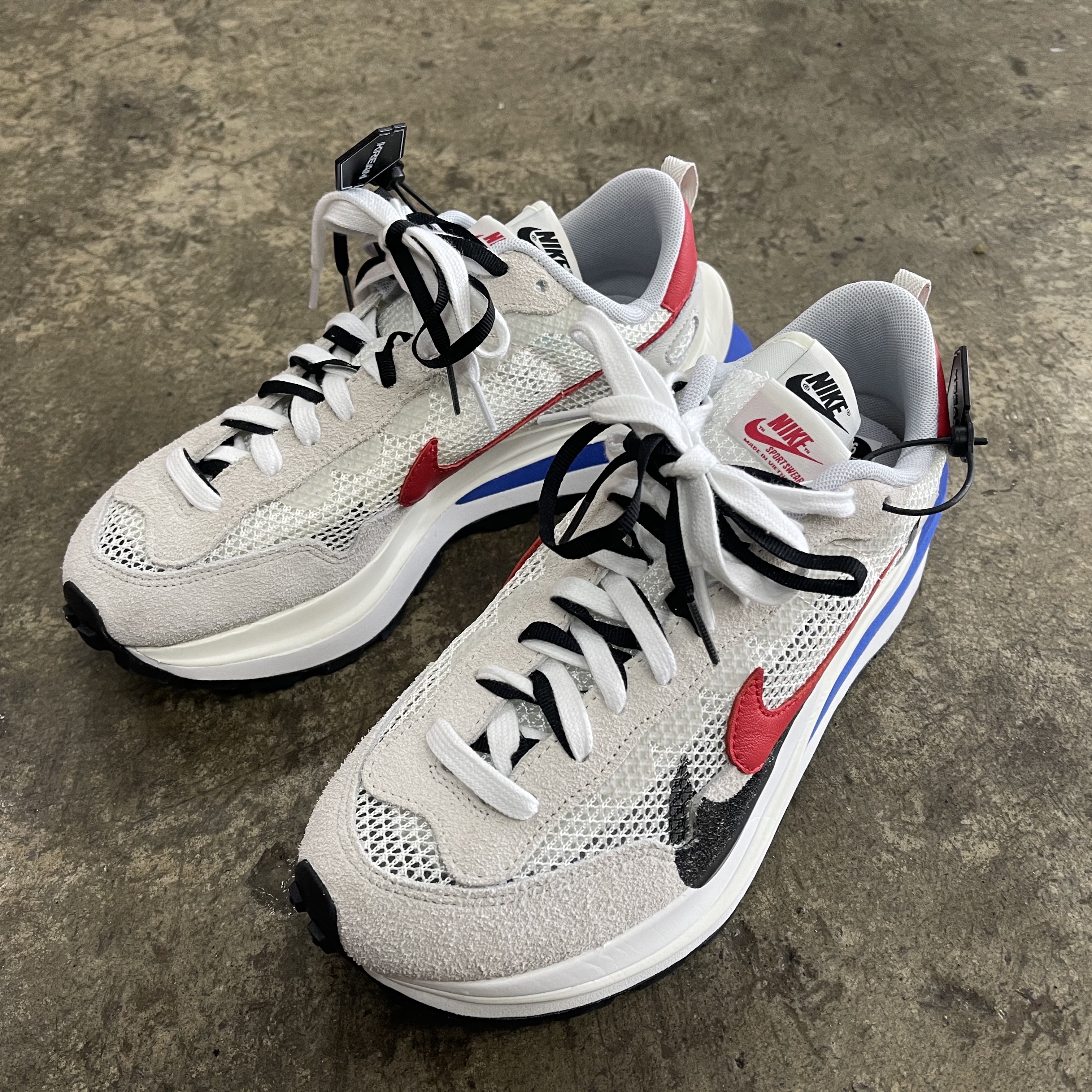 Nike x Sacai VaporWaffle Royal Fuchsia 착용 스타일 - 2
