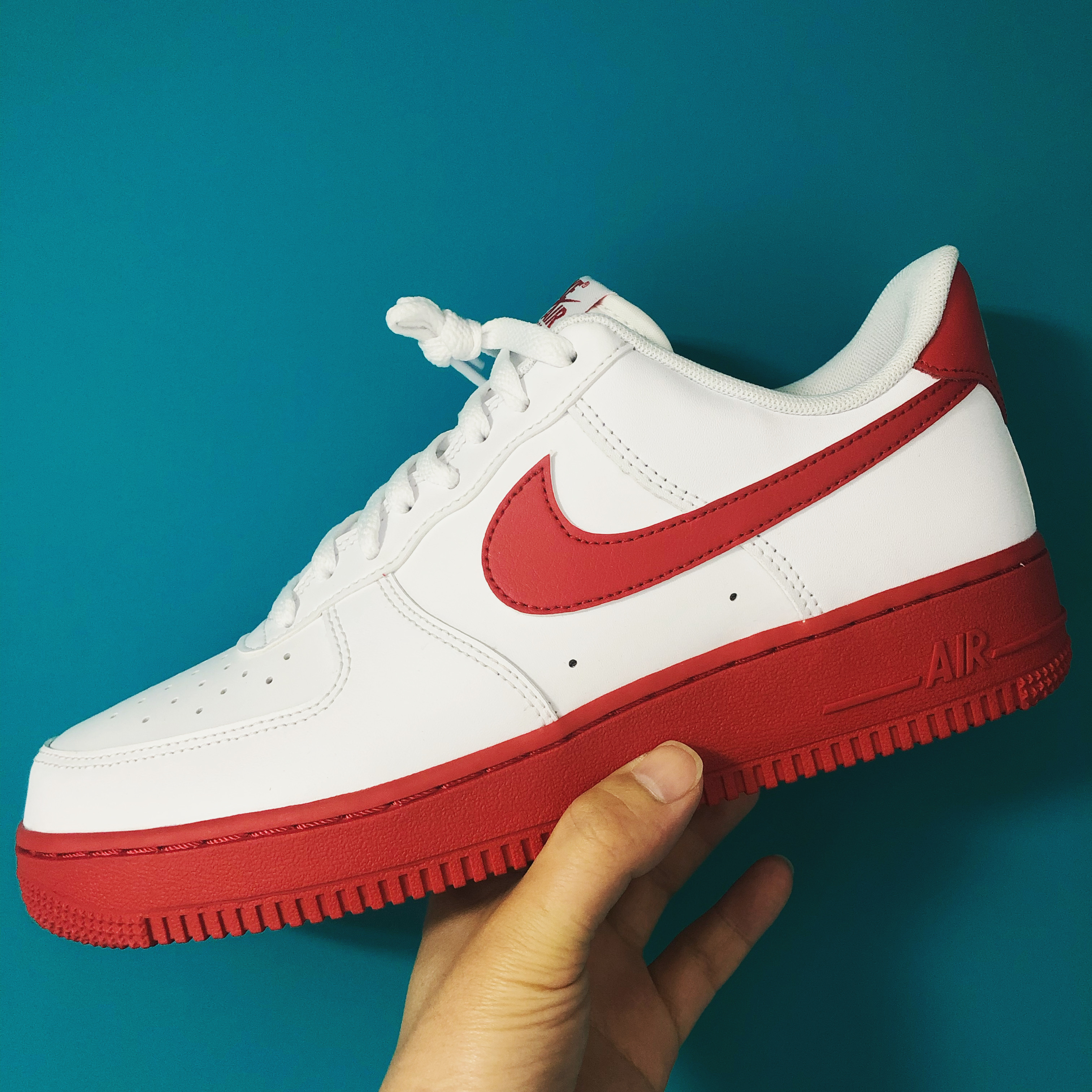 Nike Air Force 1 Low White Red Midsole 착용 스타일