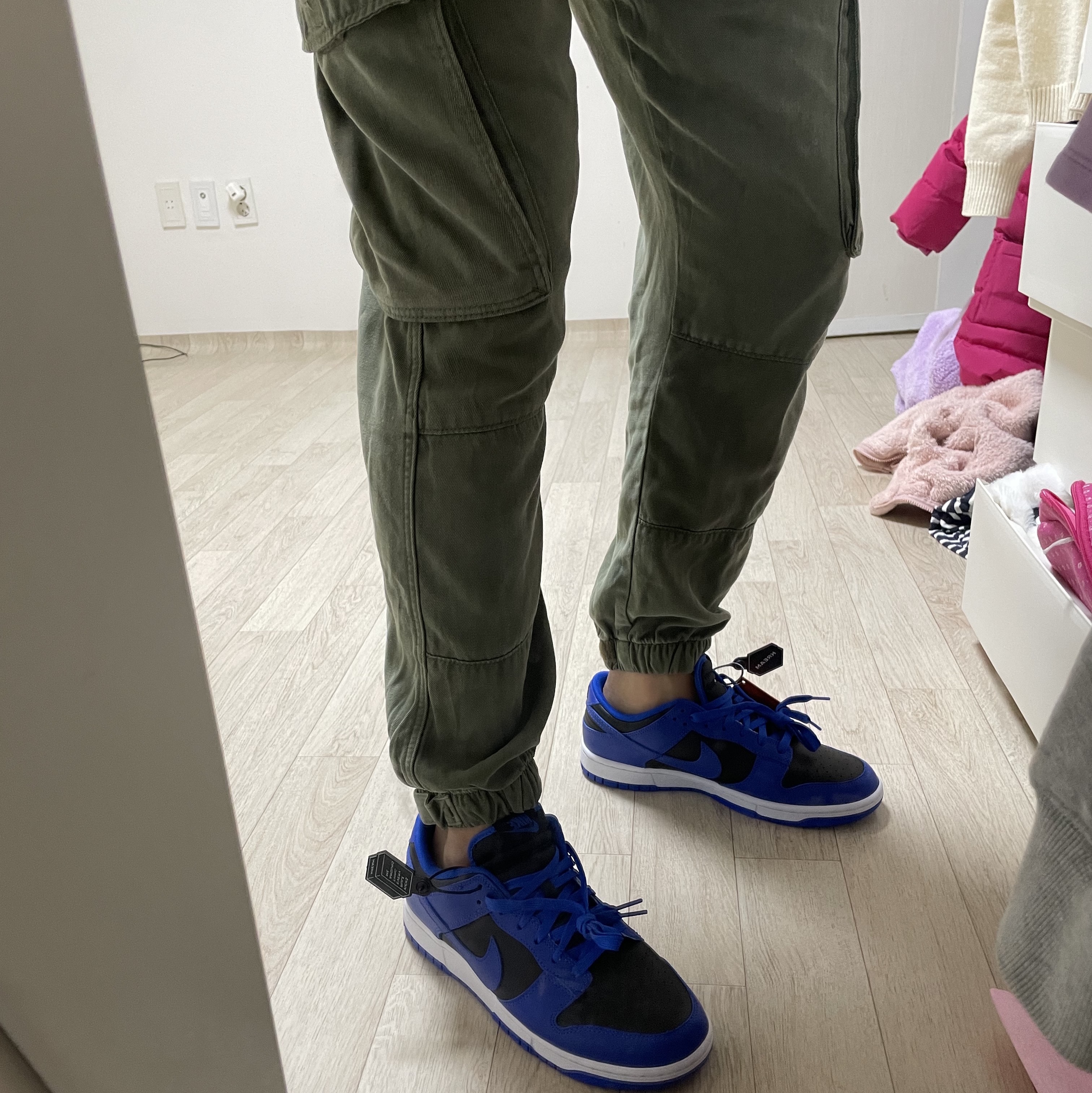 Nike Dunk Low Retro Hyper Cobalt 착용 스타일 - 3