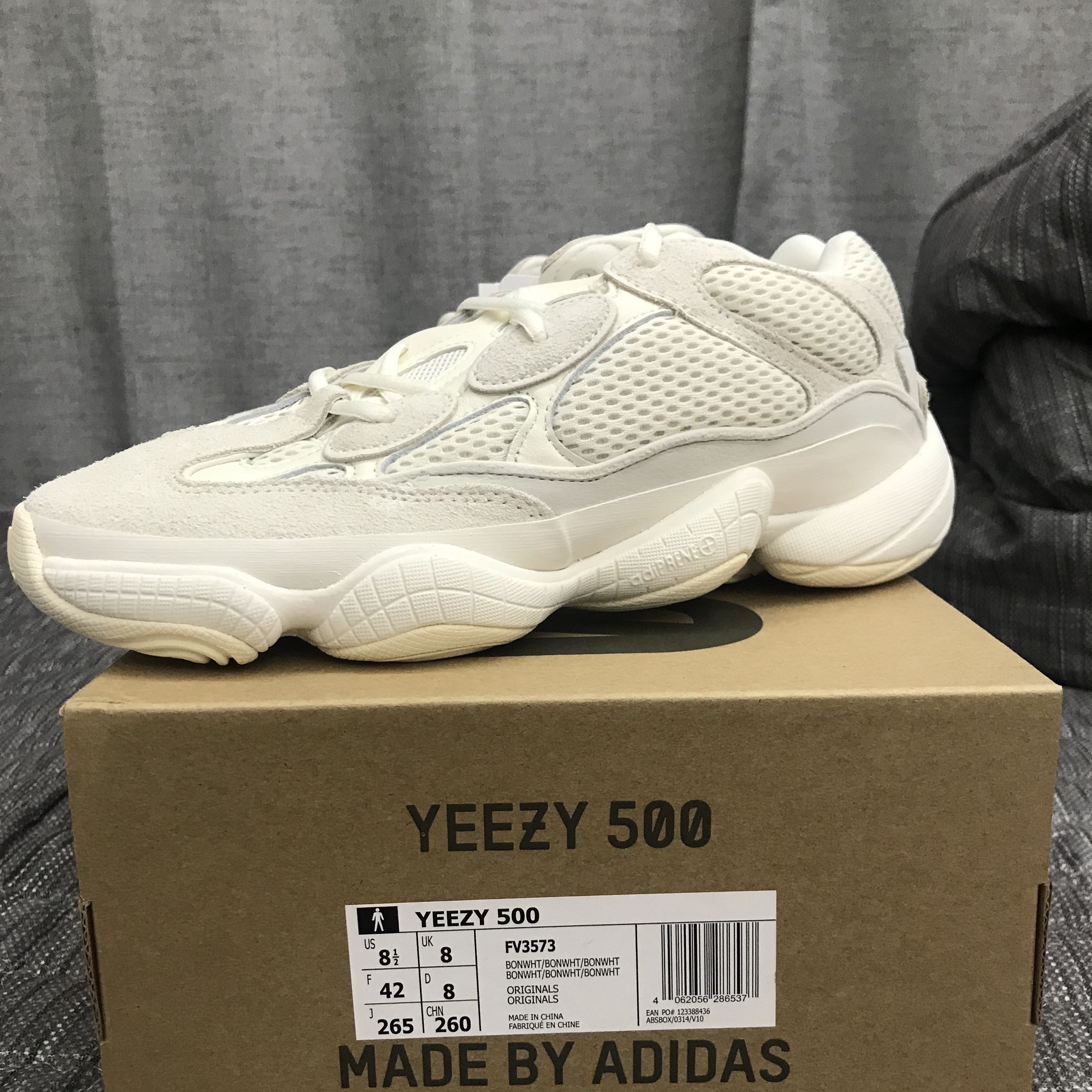 Adidas Yeezy 500 Bone White 착용 스타일
