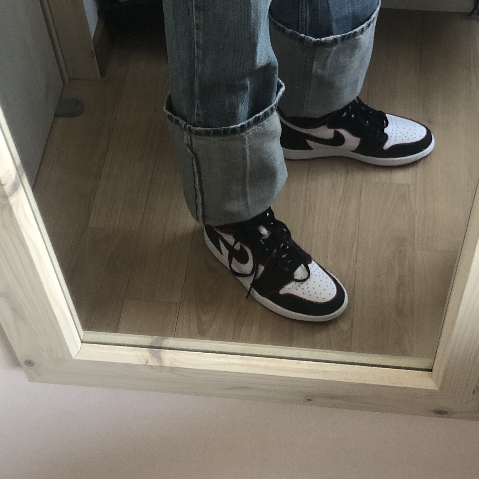 Jordan 1 Retro High OG Bloodline 착용 스타일 - 1