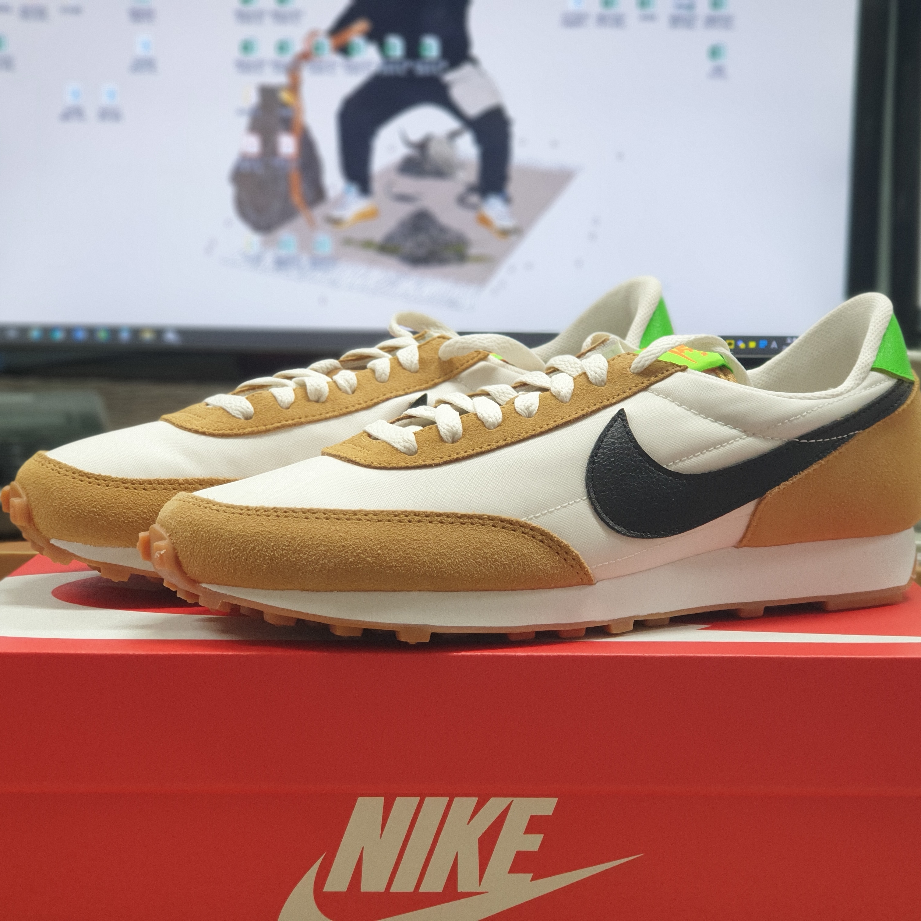 (W) Nike Daybreak Wheat 착용 스타일
