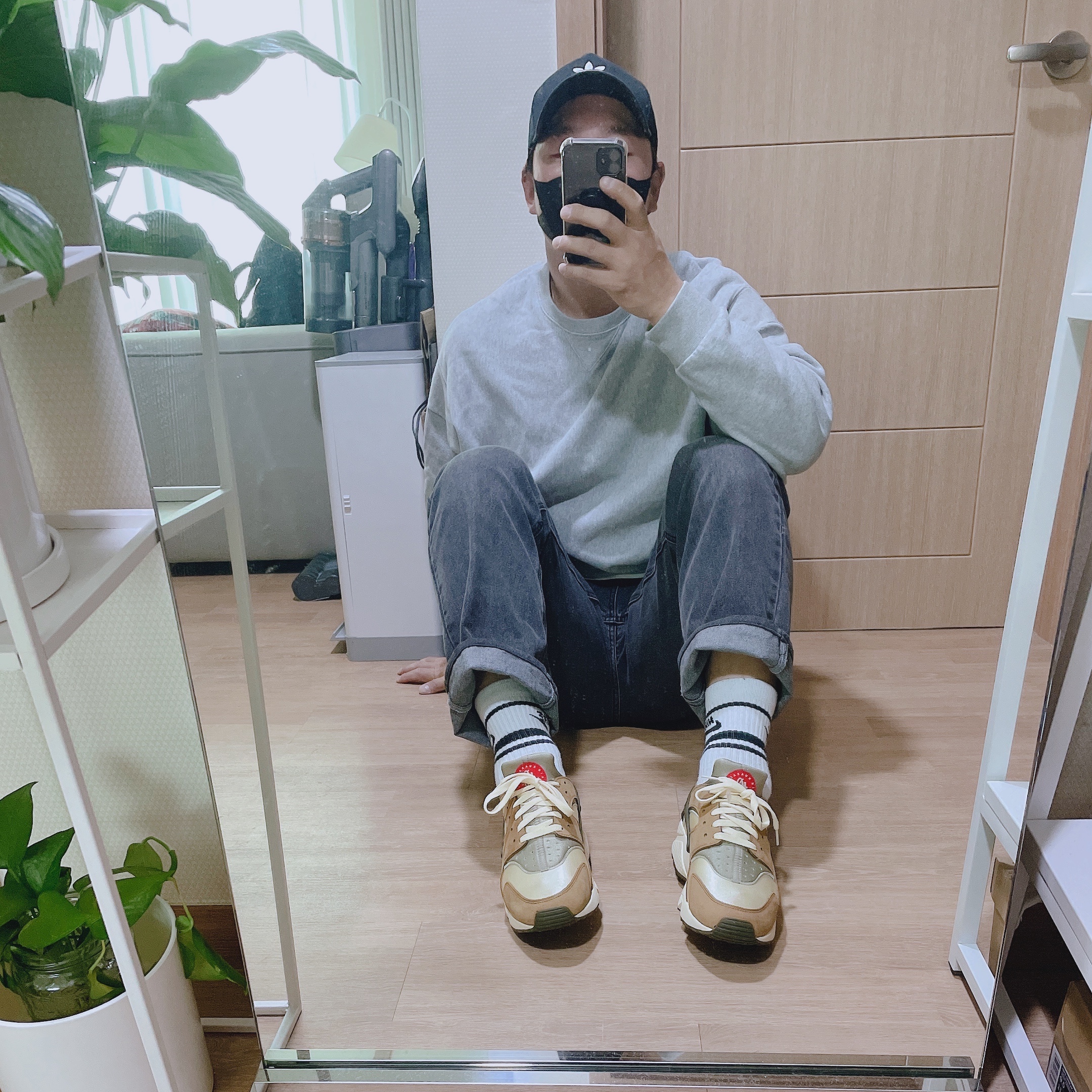 Nike x Stussy Air Huarache LE Desert Oak 착용 스타일 - 2
