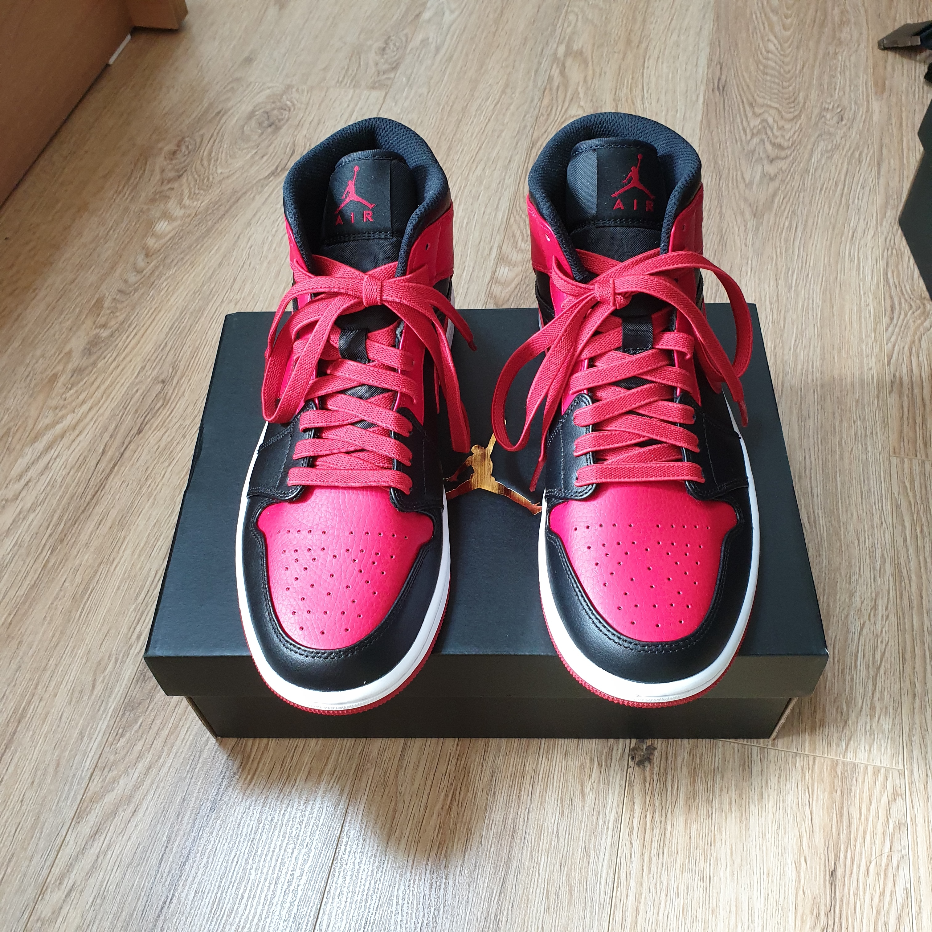 Jordan 1 Mid Bred Banned 2020 착용 스타일 - 1