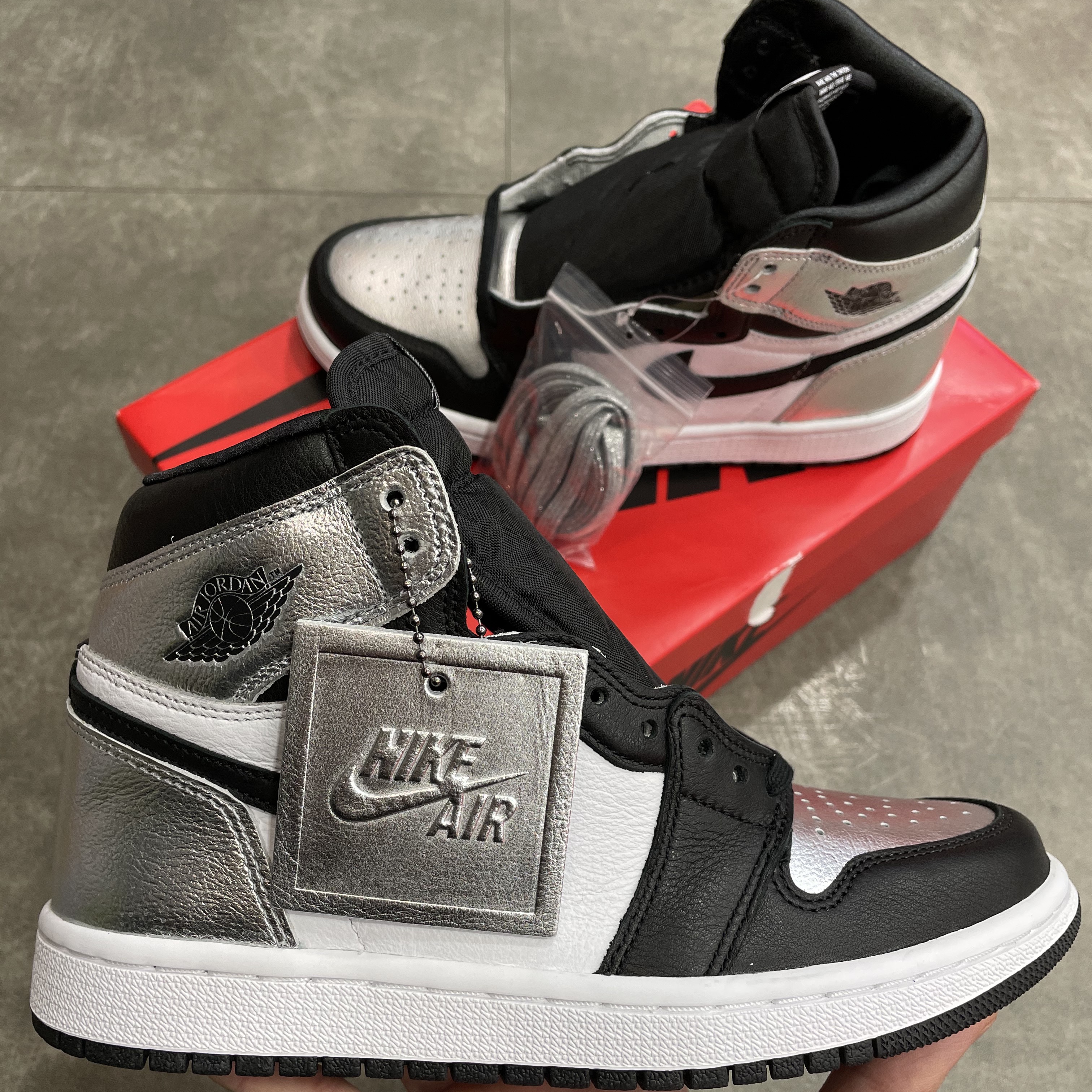 (W) Jordan 1 Retro High OG Silver Toe 착용 스타일