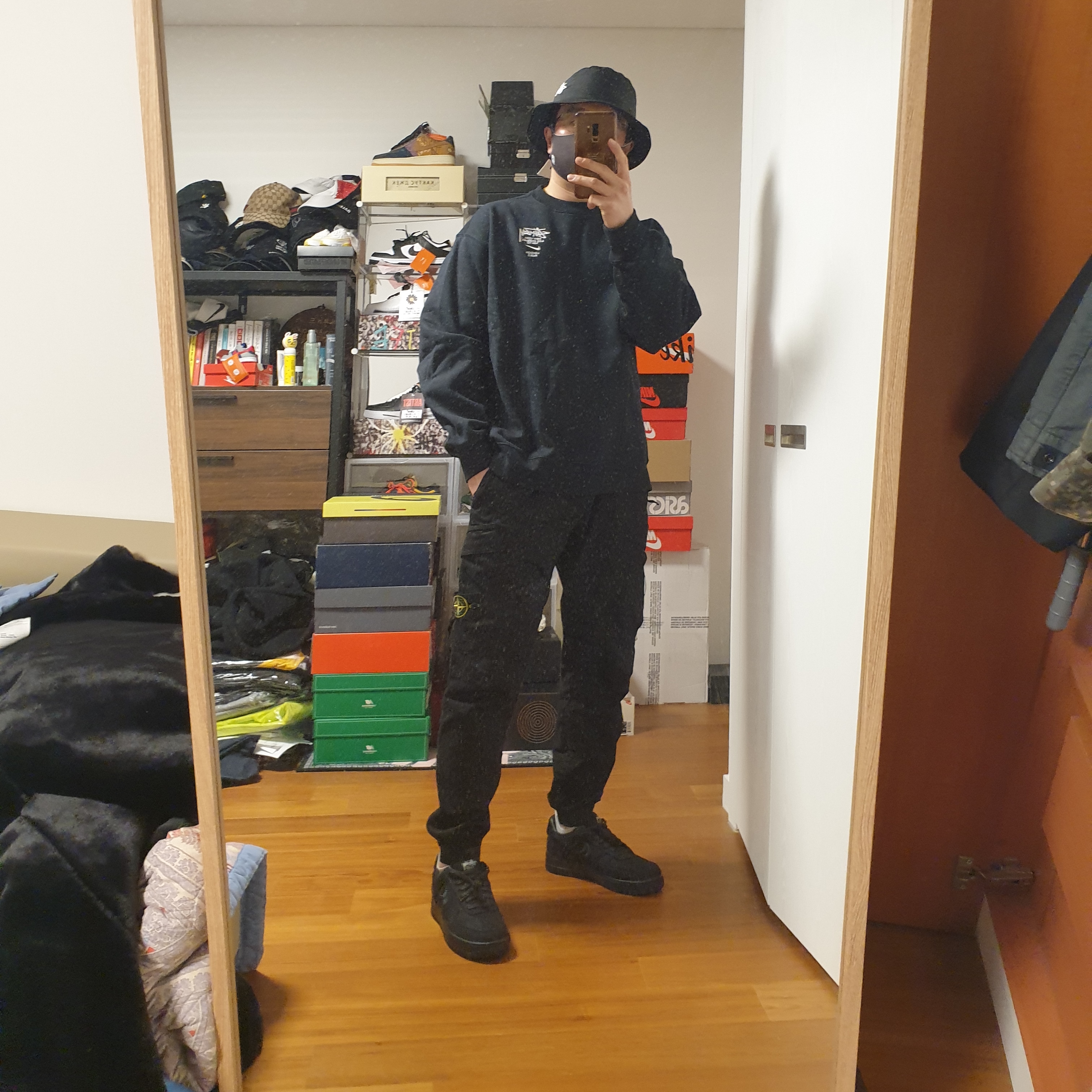 Nike x Stussy NRG ZR Fleece Crewneck Black - US/EU, Nike x Stussy Air Force 1 Low Triple Black 착용 스타일 - 1