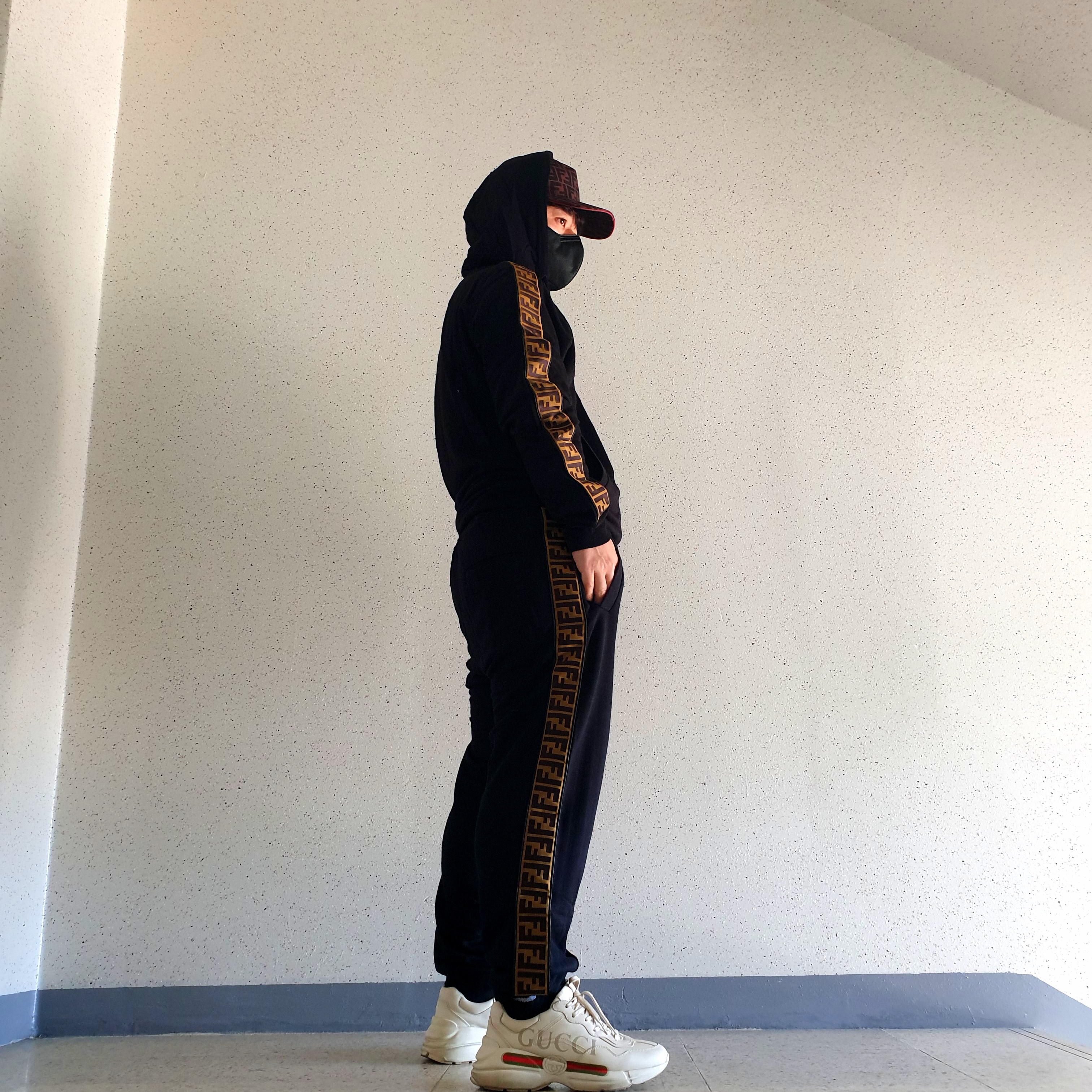 Gucci Rhyton Leather Sneakers Logo 착용 스타일