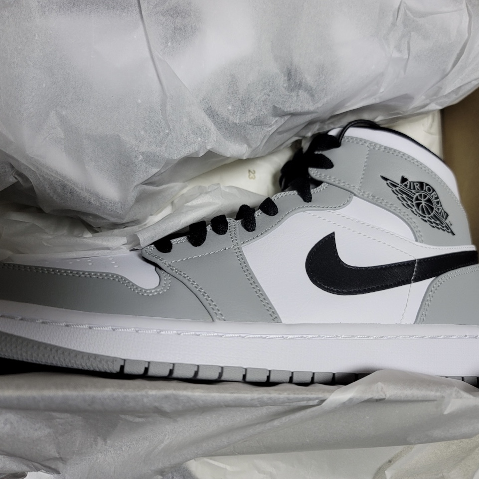Jordan 1 Mid Light Smoke Grey 착용 스타일