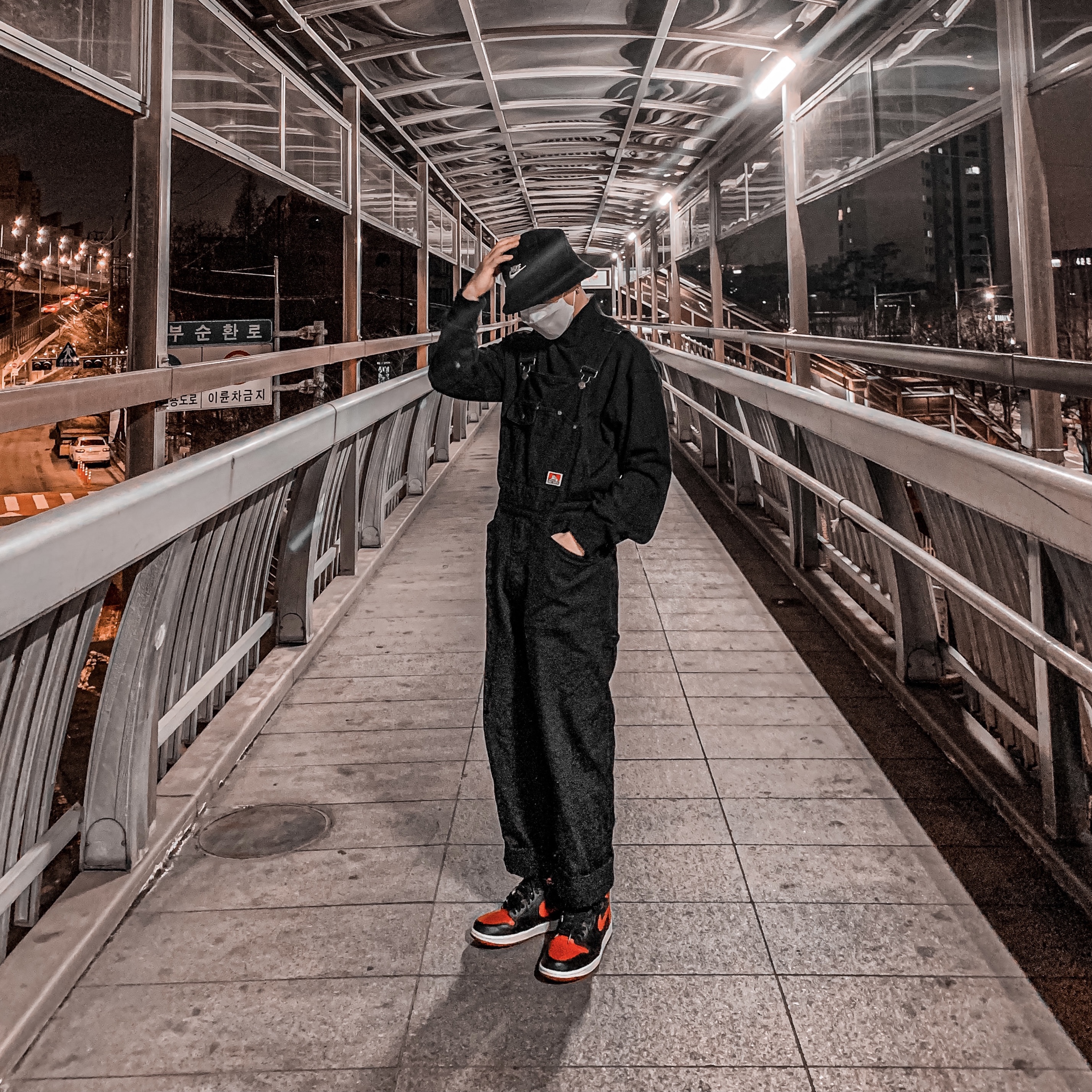 Jordan 1 Retro High OG Bred Banned 2016, Nike Futura Corduroy Bucket Black 착용 스타일 - 2