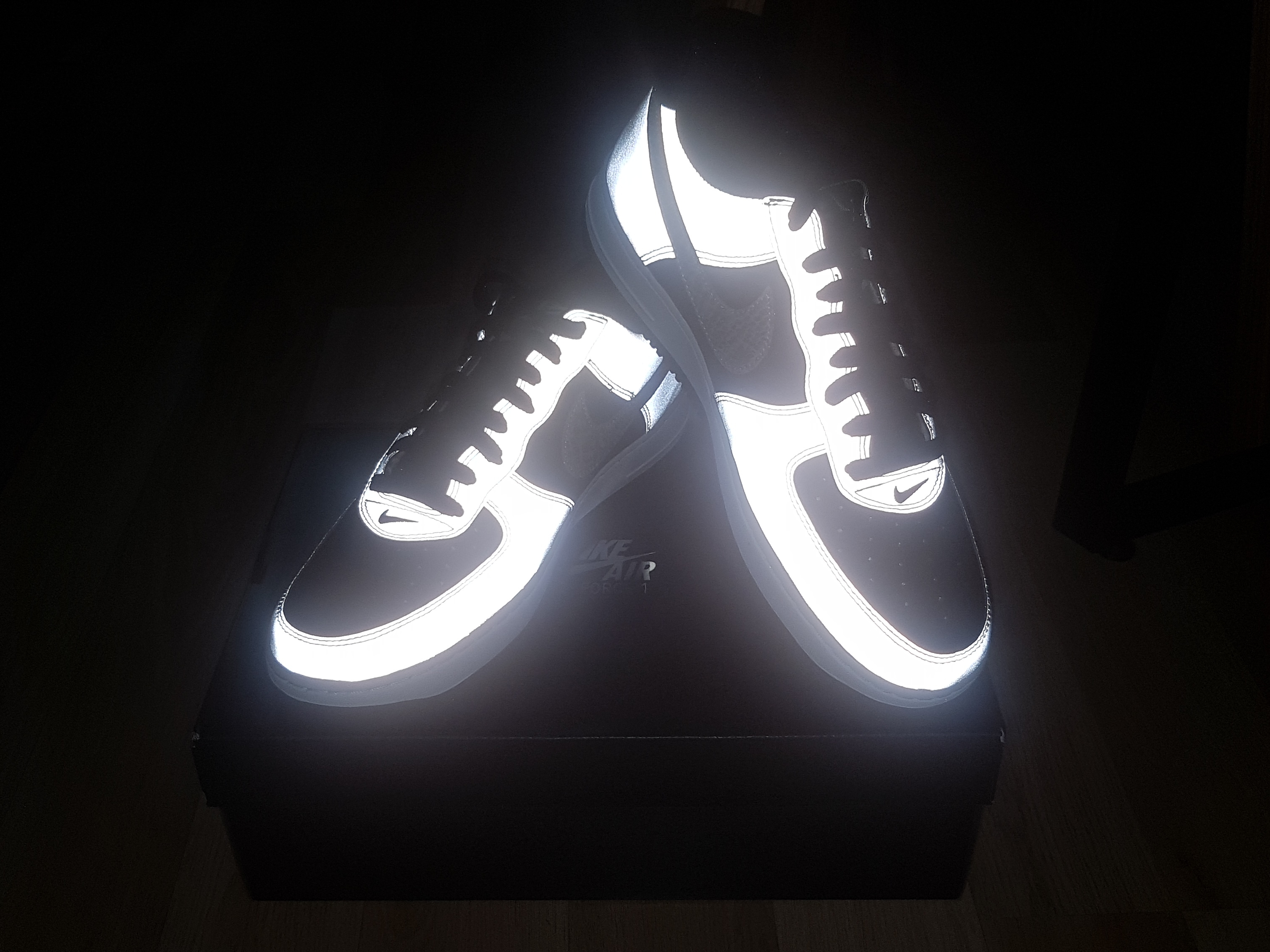 Nike Air Force 1 B Silver Snake 착용 스타일 - 3