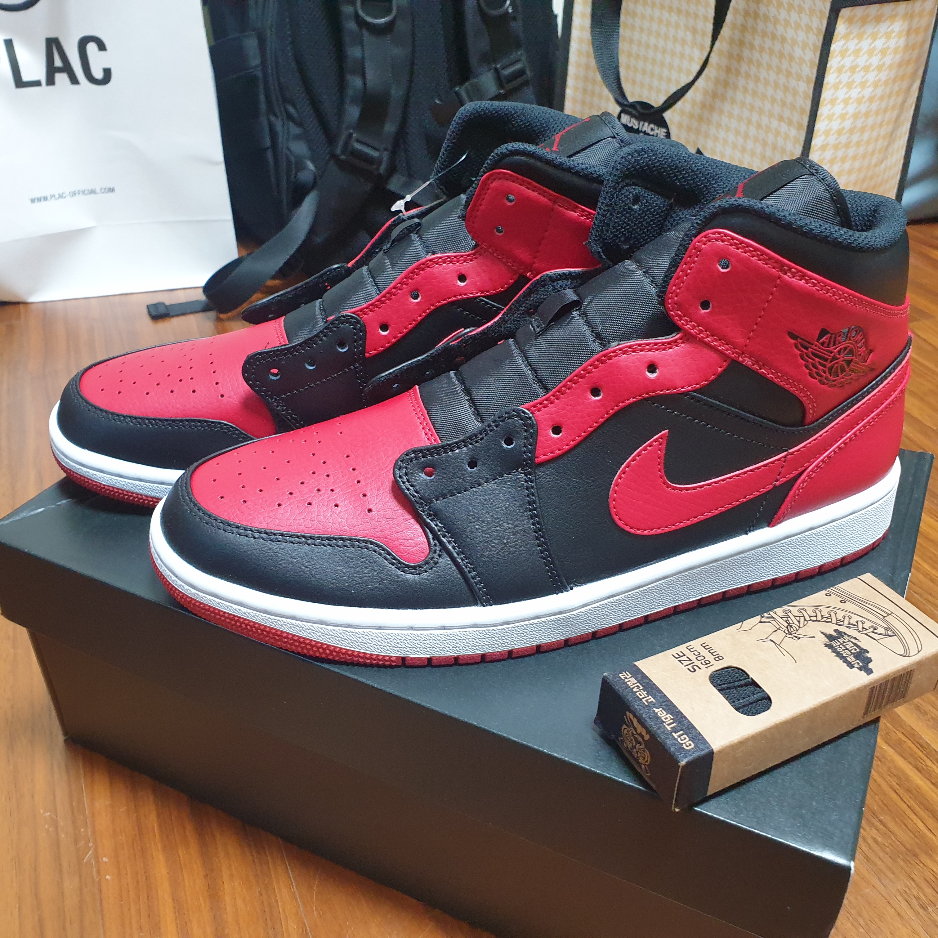 Jordan 1 Mid Bred Banned 2020 착용 스타일 - 1