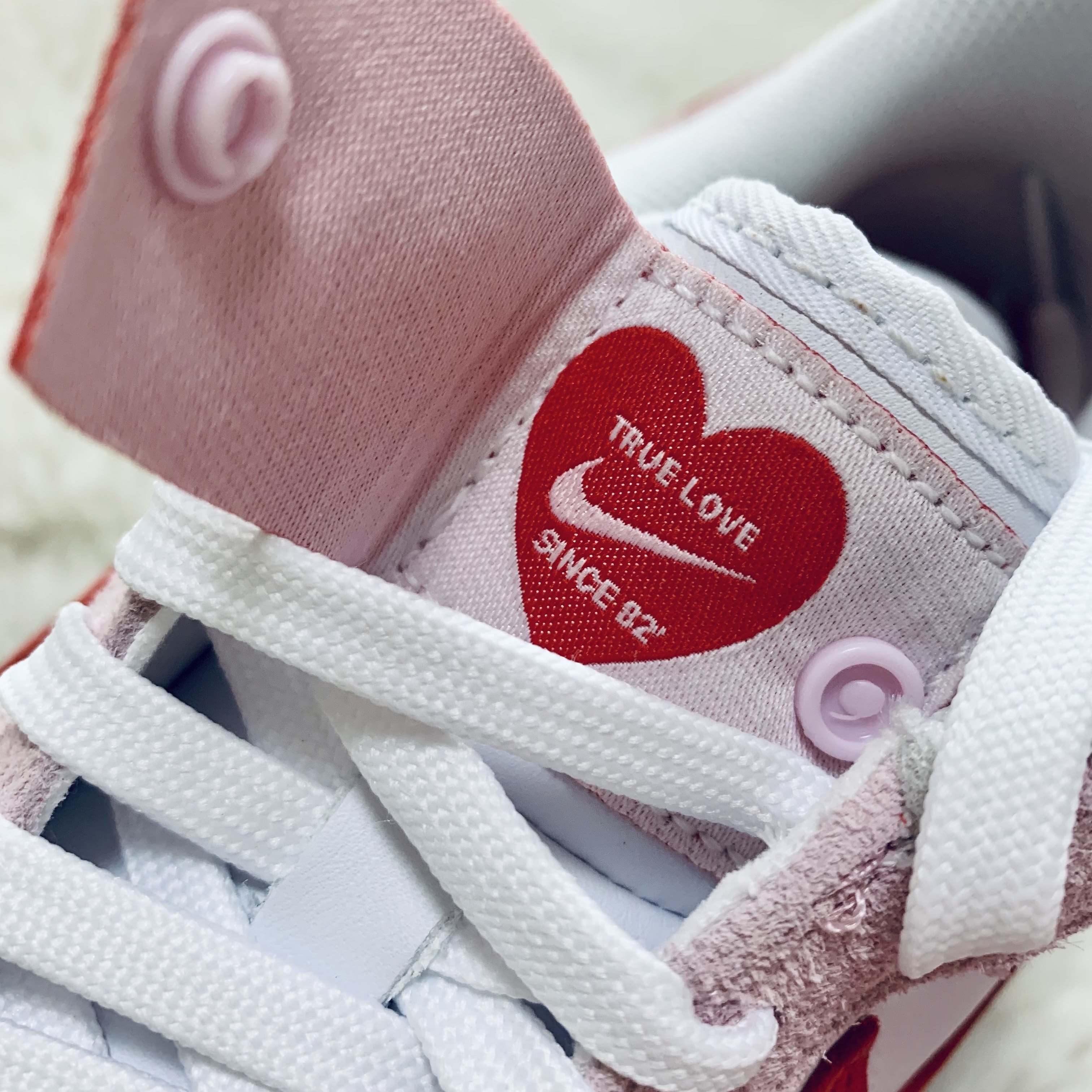 Nike Air Force 1 '07 QS Valentine's Day 착용 스타일