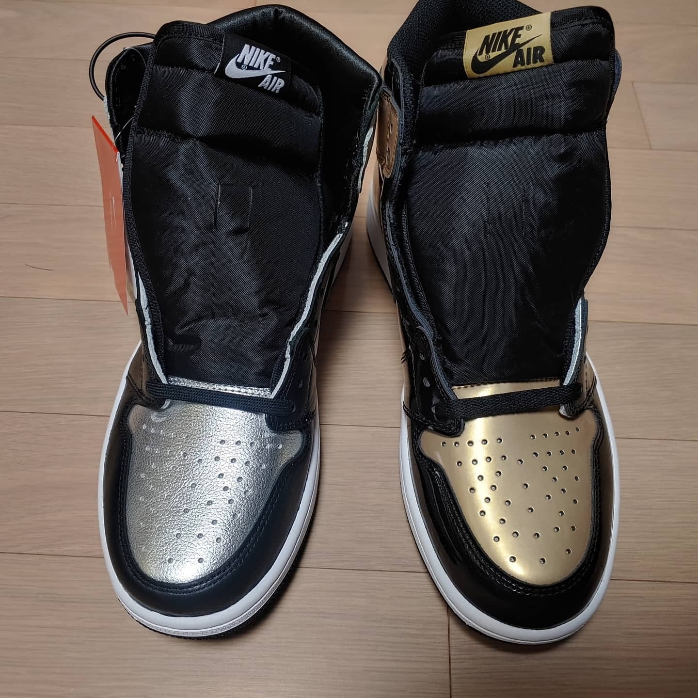 Jordan 1 Retro High NRG Patent Gold Toe, (W) Jordan 1 Retro High OG Silver Toe 착용 스타일 - 1
