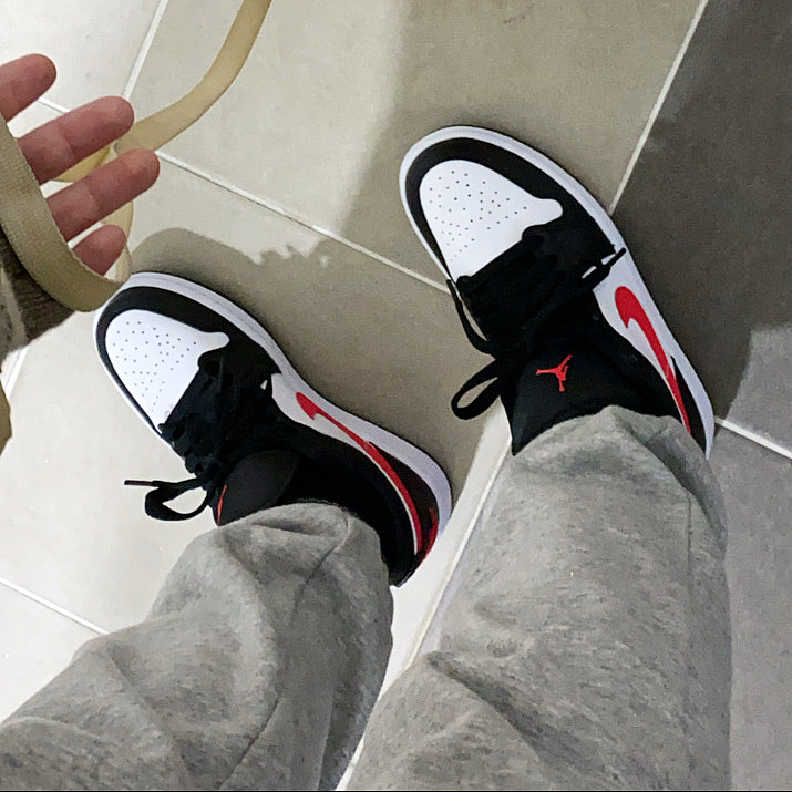 (W) Jordan 1 Low Black Siren Red 착용 스타일