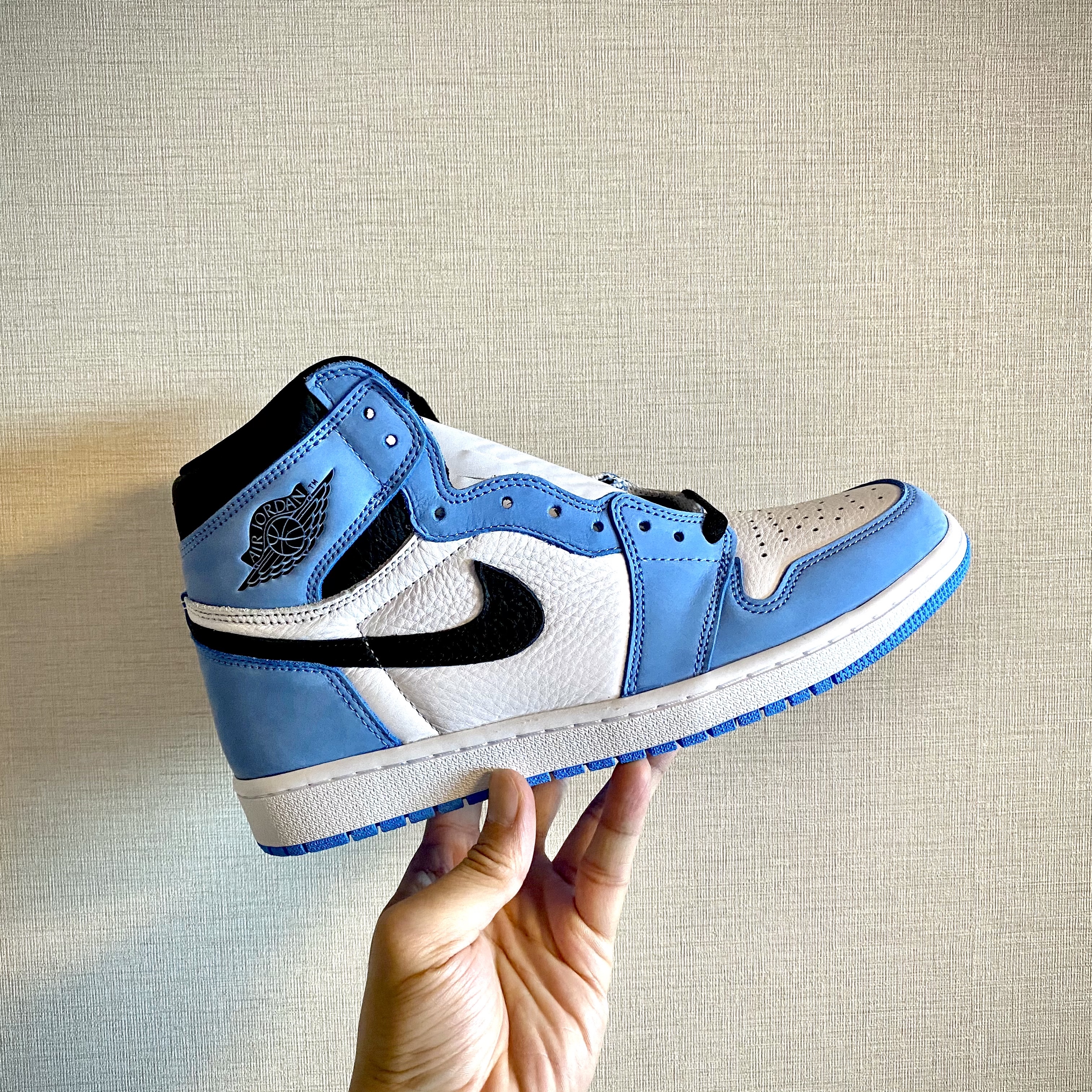 Jordan 1 Retro High OG University Blue 착용 스타일 - 3