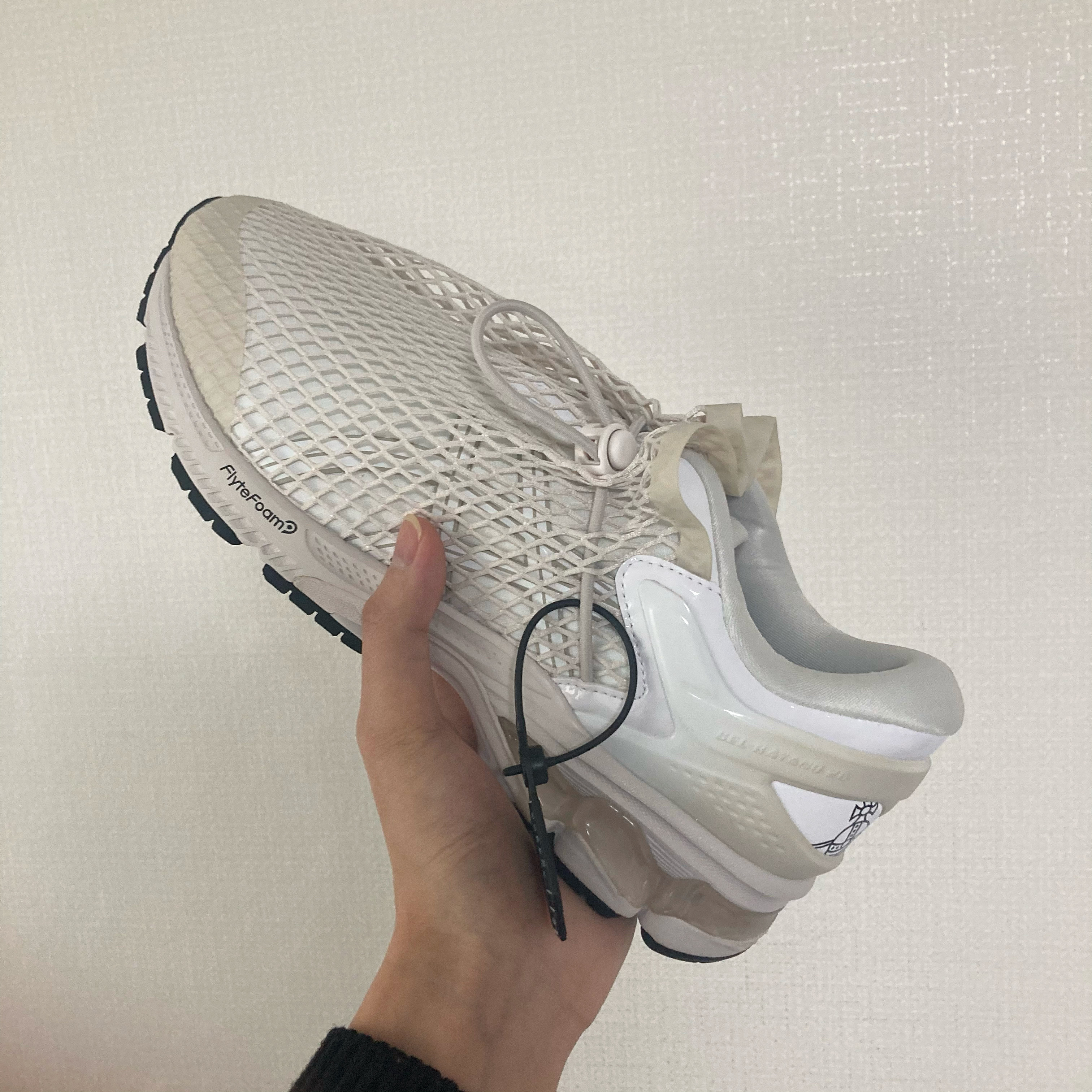 Asics x Vivienne Westwood Gel-Kayano 26 Birch White 착용 스타일
