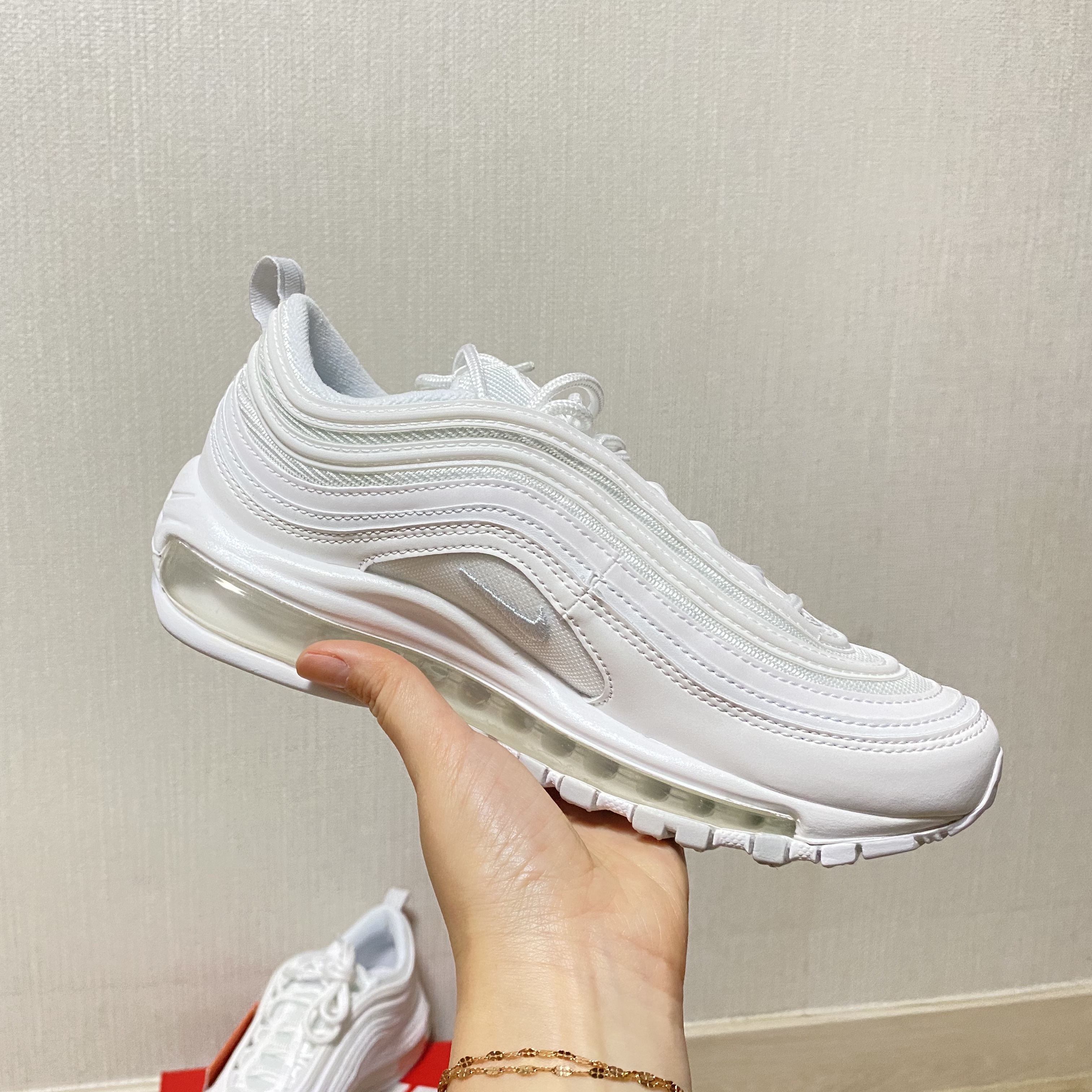 (W) Nike Air Max 97 White Pure Platinum 착용 스타일 - 3