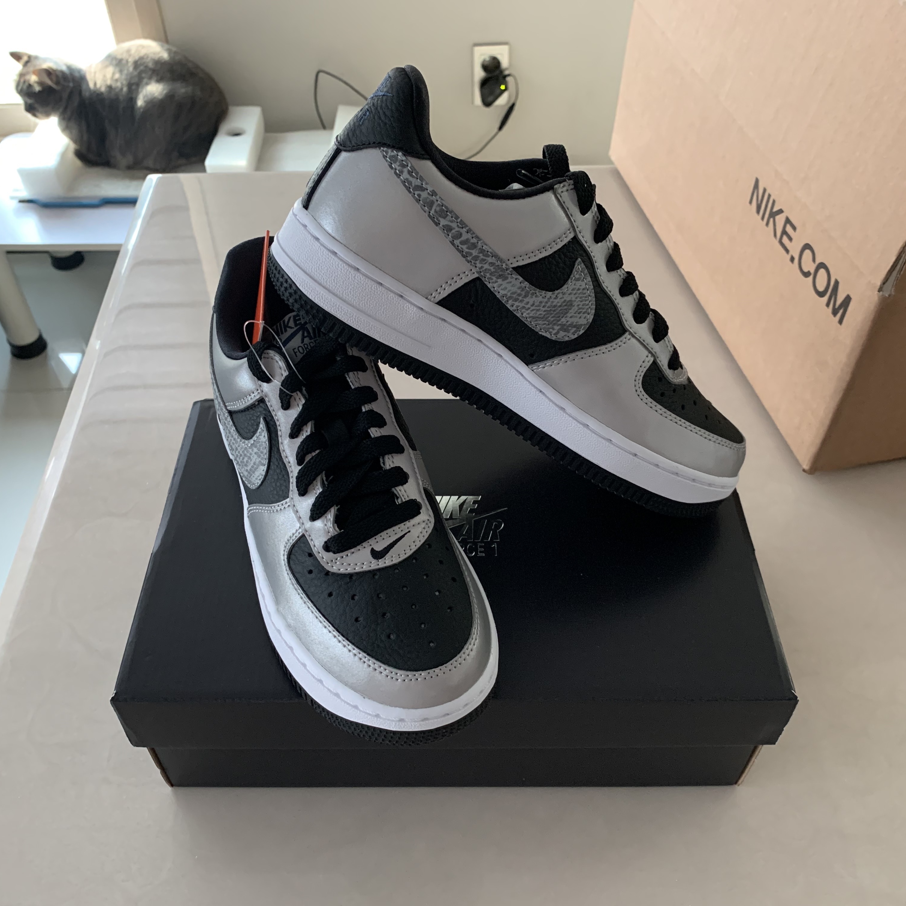 Nike Air Force 1 B Silver Snake 착용 스타일 - 4
