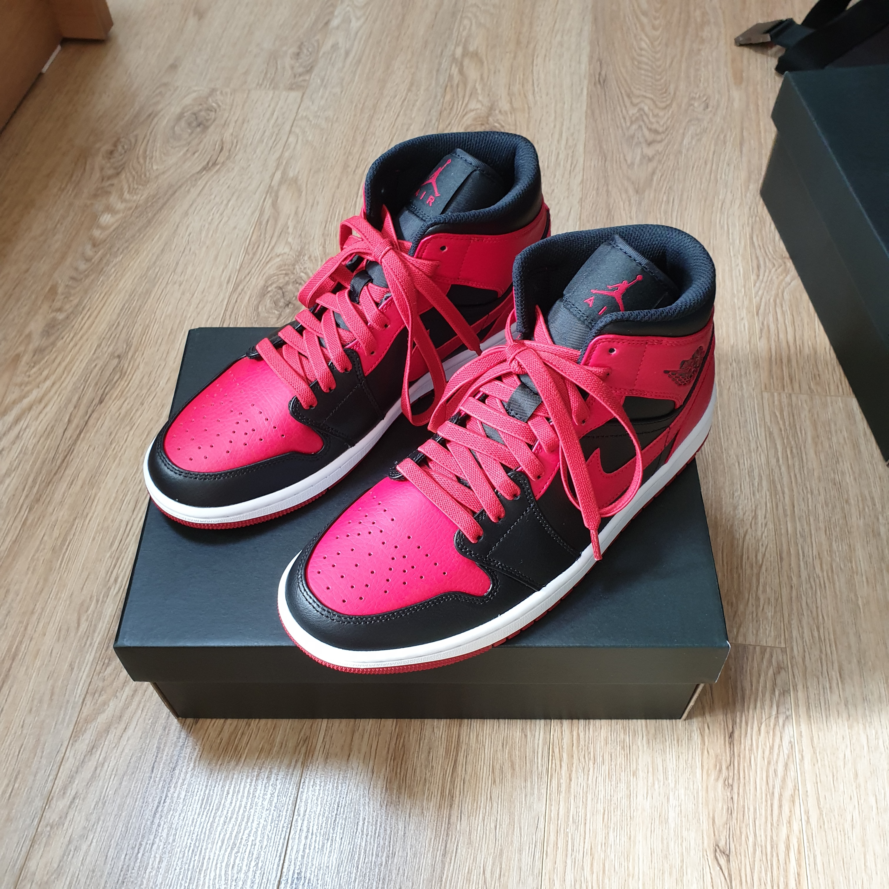 Jordan 1 Mid Bred Banned 2020 착용 스타일 - 2