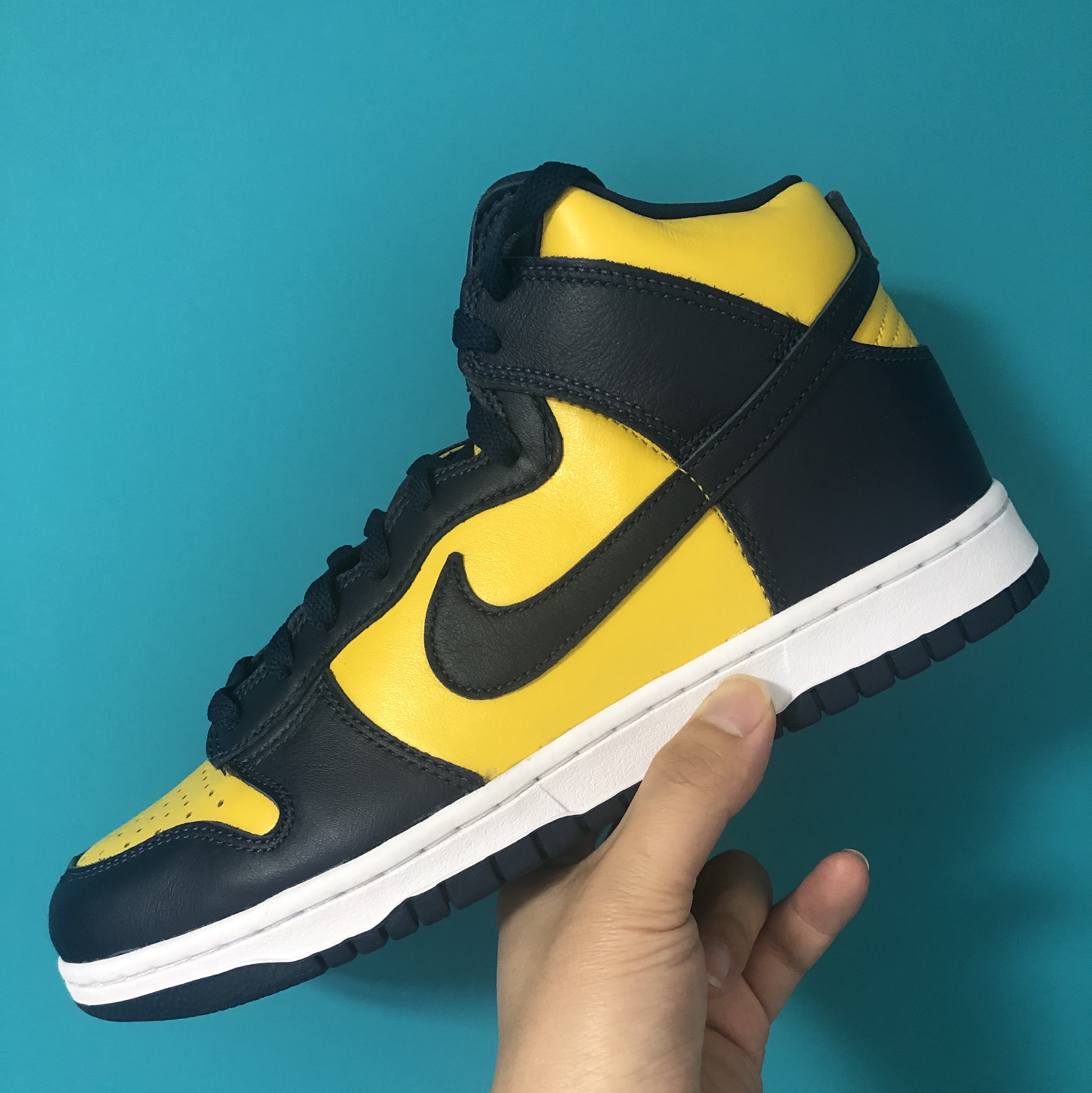 Nike Dunk High SP Maize & Blue 착용 스타일