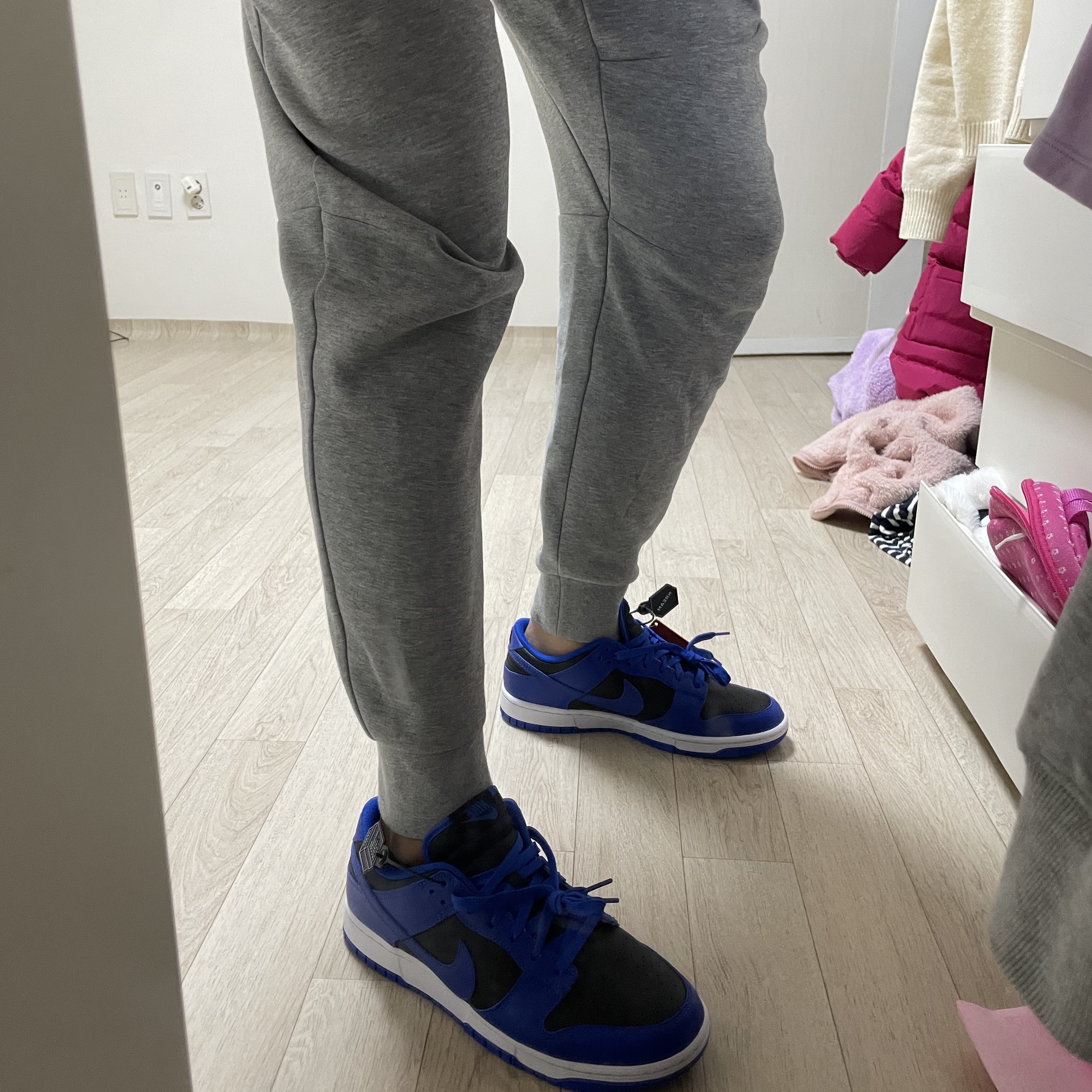 Nike Dunk Low Retro Hyper Cobalt 착용 스타일 - 2