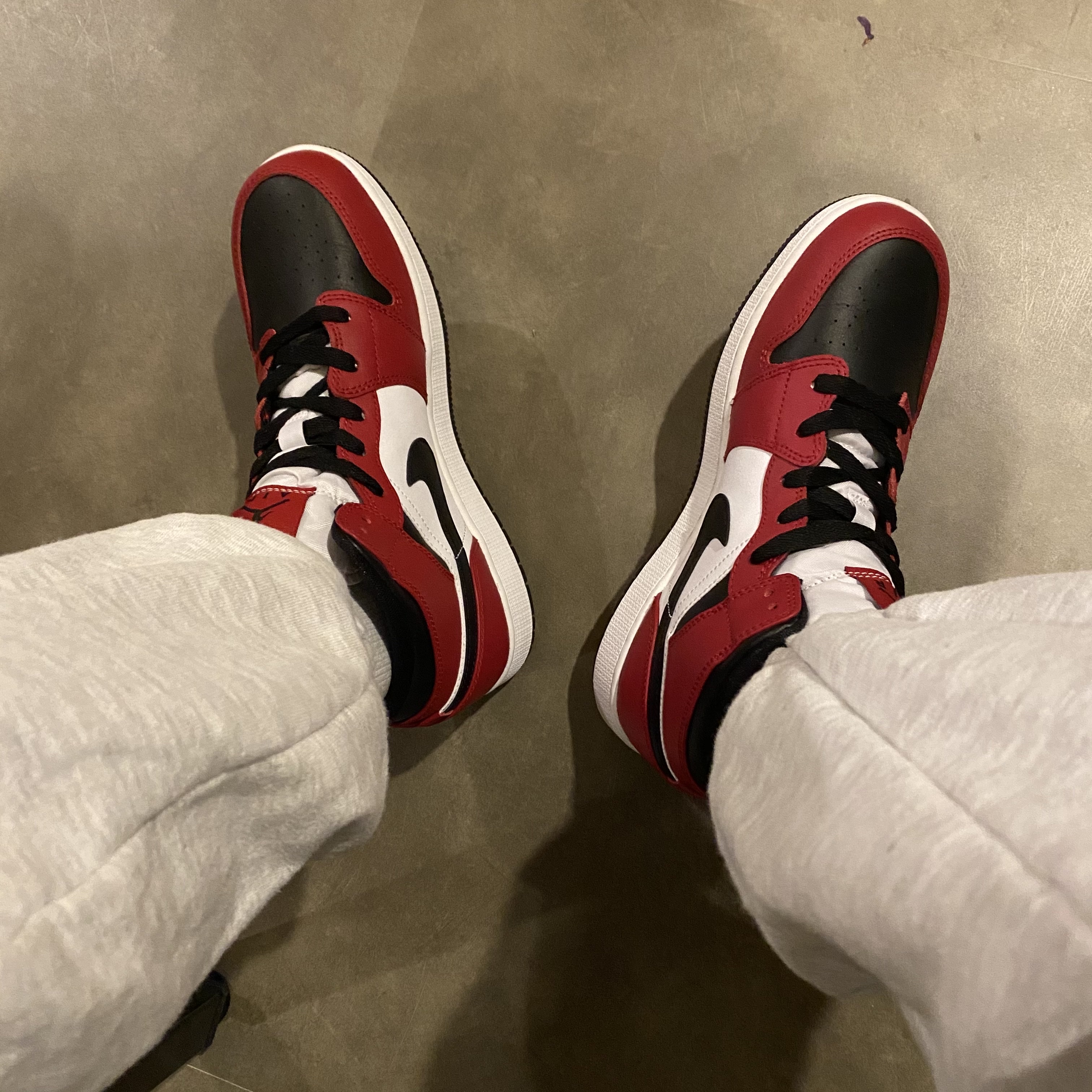 Jordan 1 Mid Chicago Black Toe 착용 스타일