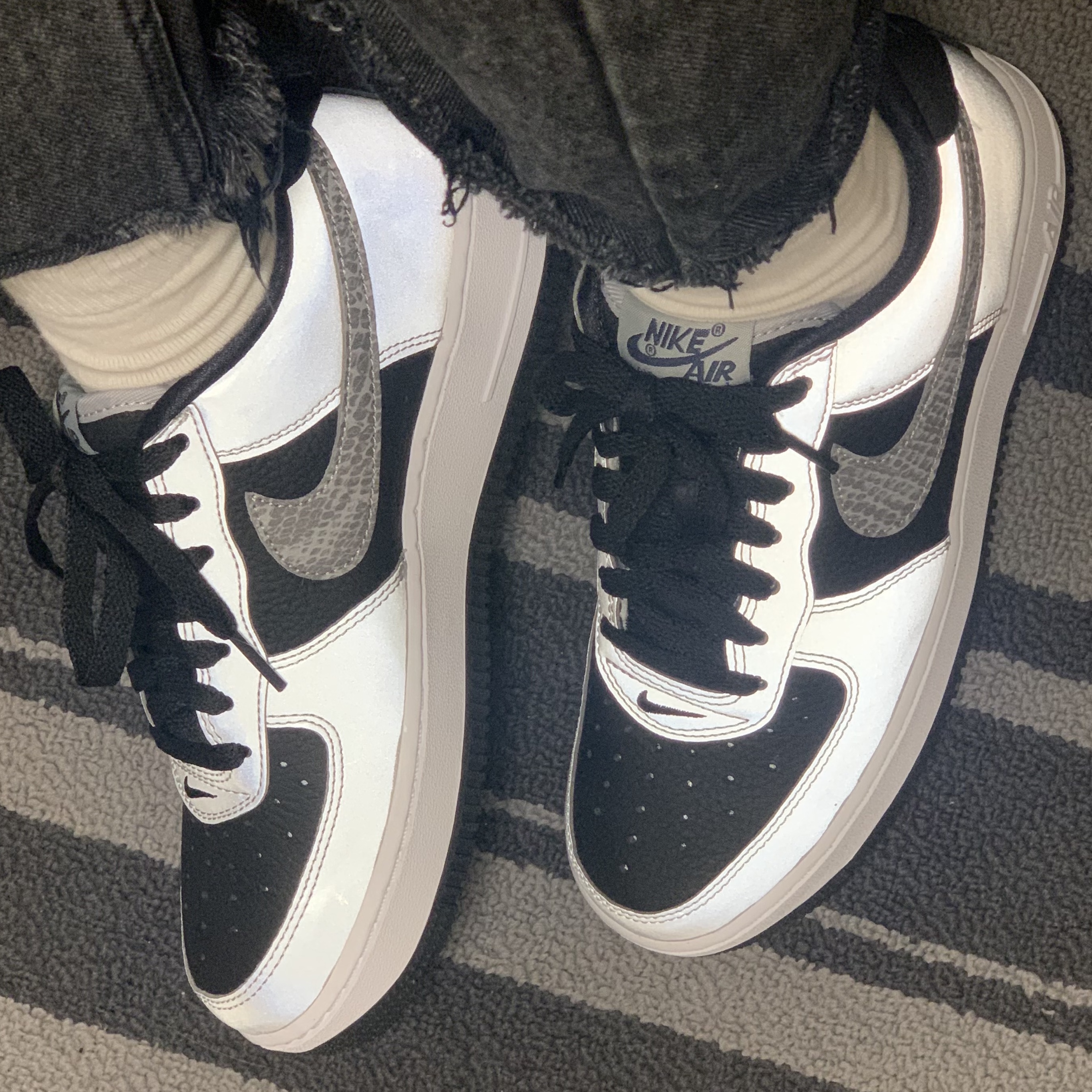 Nike Air Force 1 B Silver Snake 착용 스타일 - 2