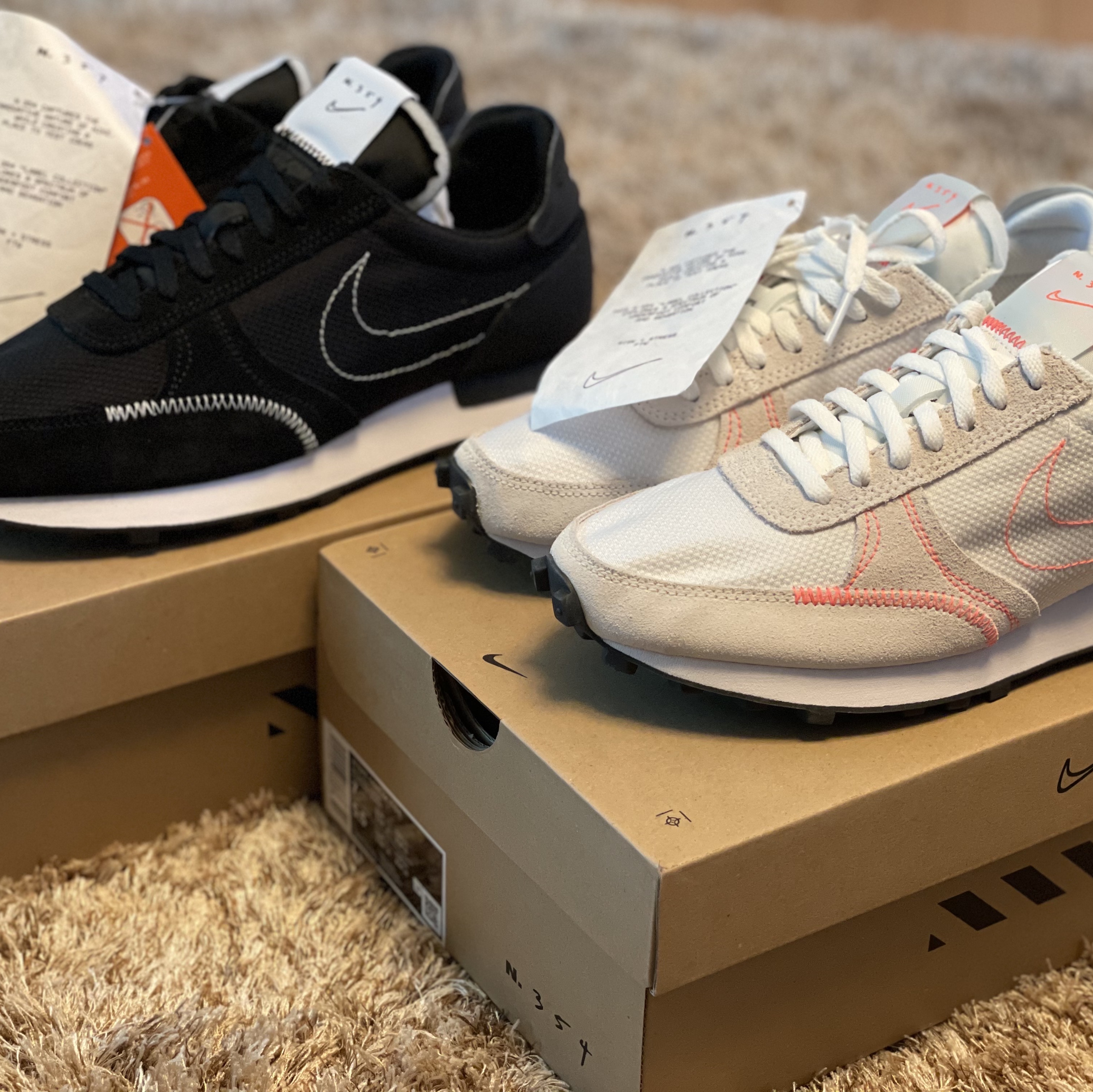 Nike Daybreak Type Black White, (W) Nike Daybreak Type White Hyper Crimson 착용 스타일