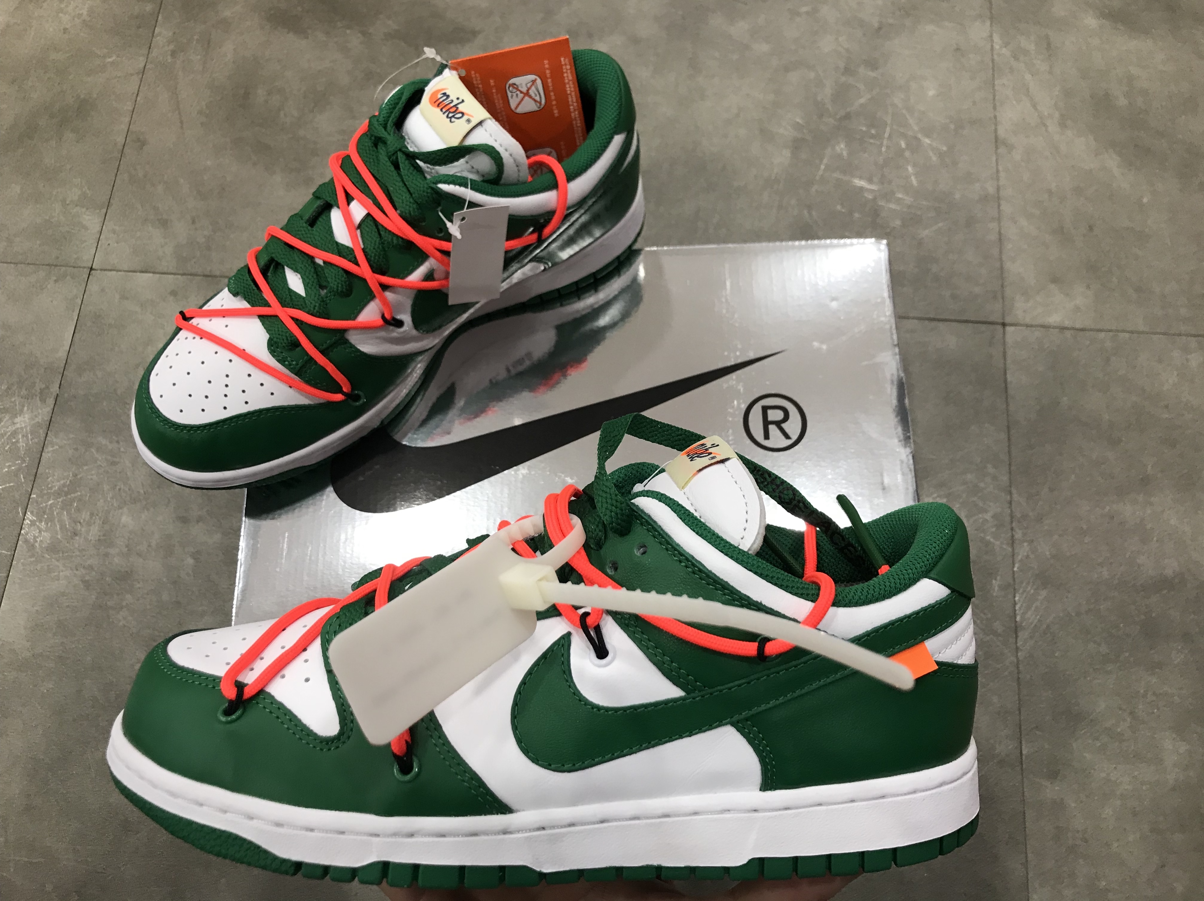 Nike x Off-White Dunk Low Pine Green 착용 스타일