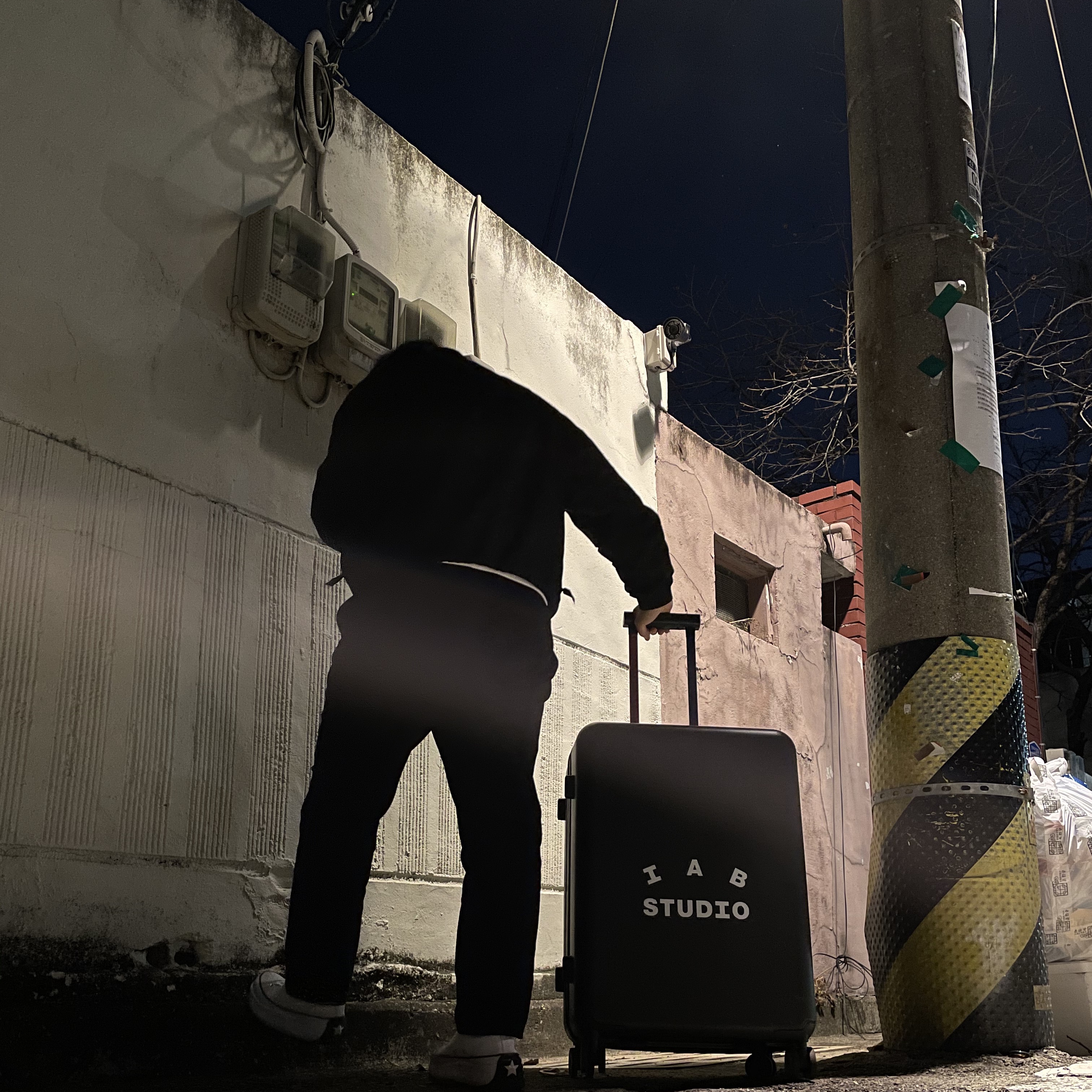 Nike M NRG Track Jacket Black, Converse Run Star Hike Hi White Black Gum 착용 스타일