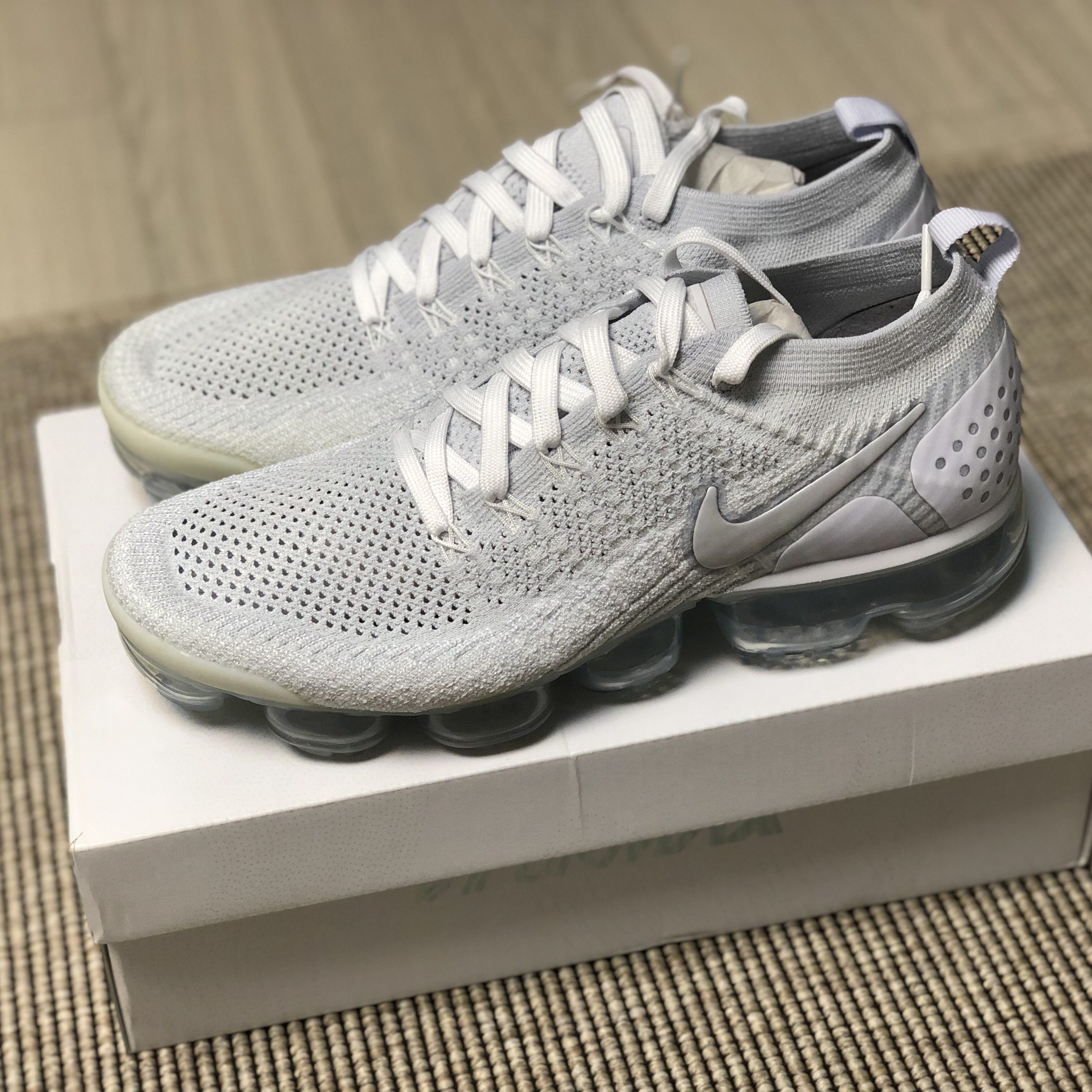 Nike Air VaporMax Flyknit 2 White Vast Grey 착용 스타일