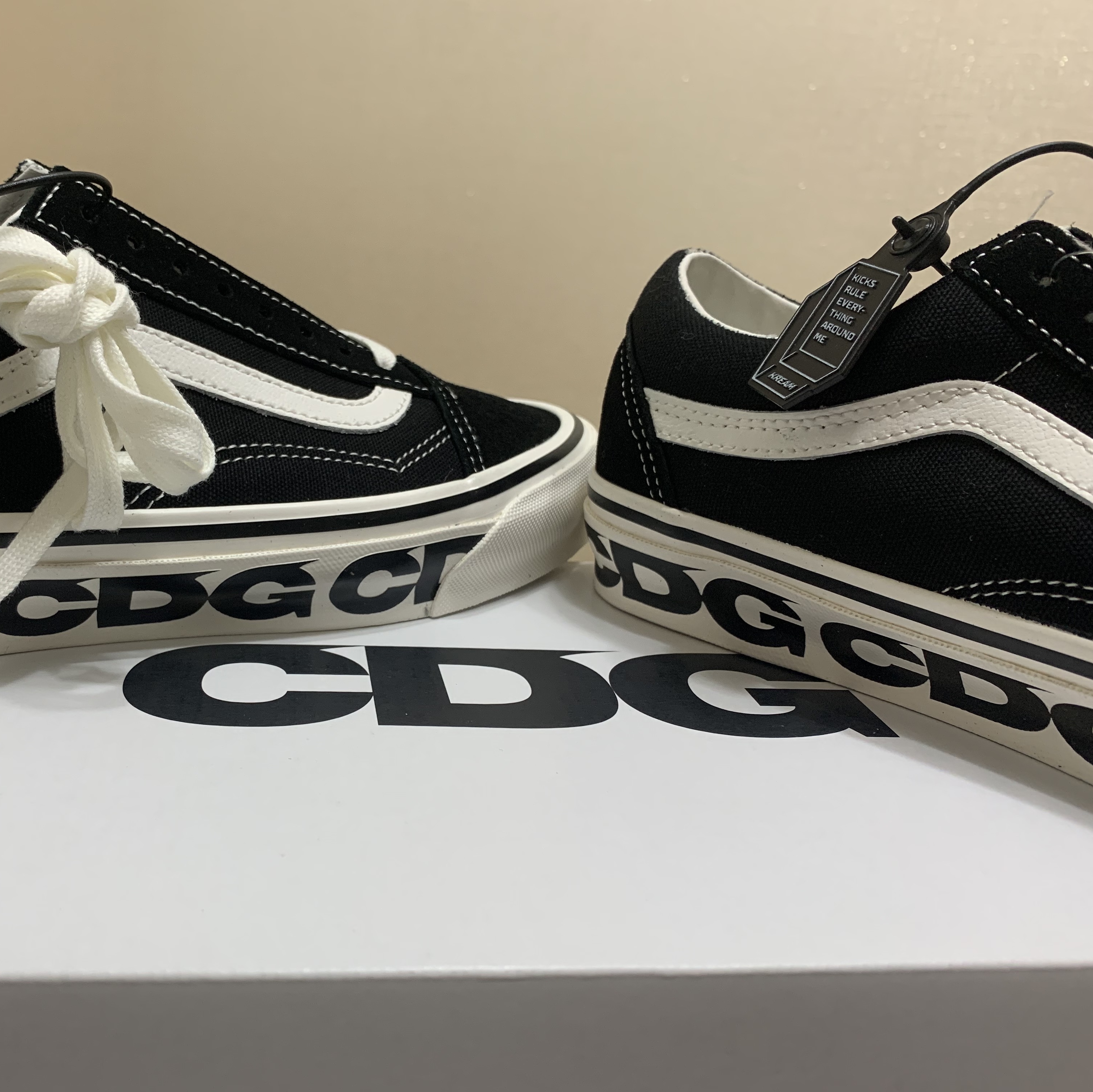 Vans Vault x CDG OG Old Skool LX Side Wall 착용 스타일