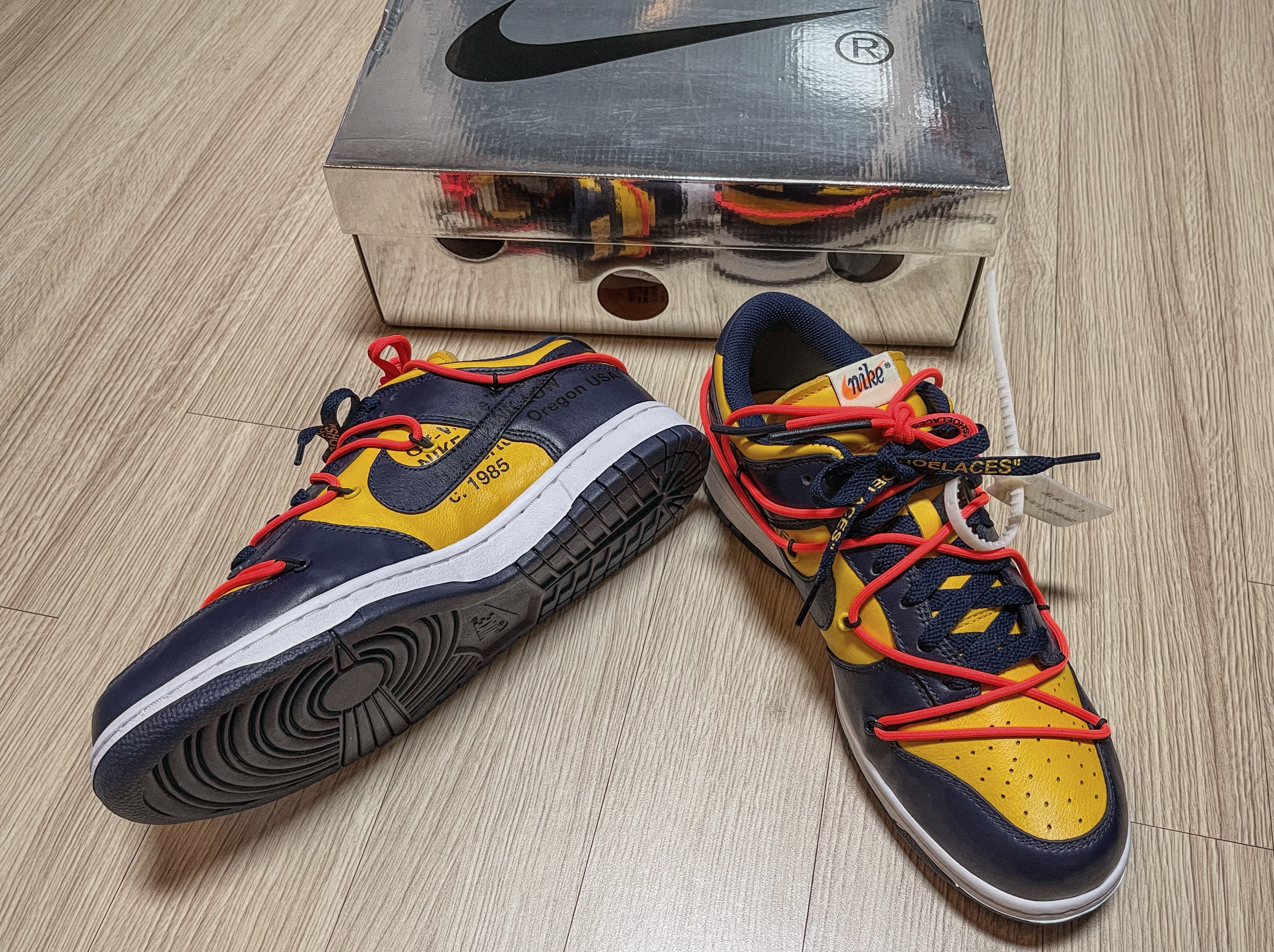 Nike x Off-White Dunk Low University Gold Midnight Navy 착용 스타일 - 2