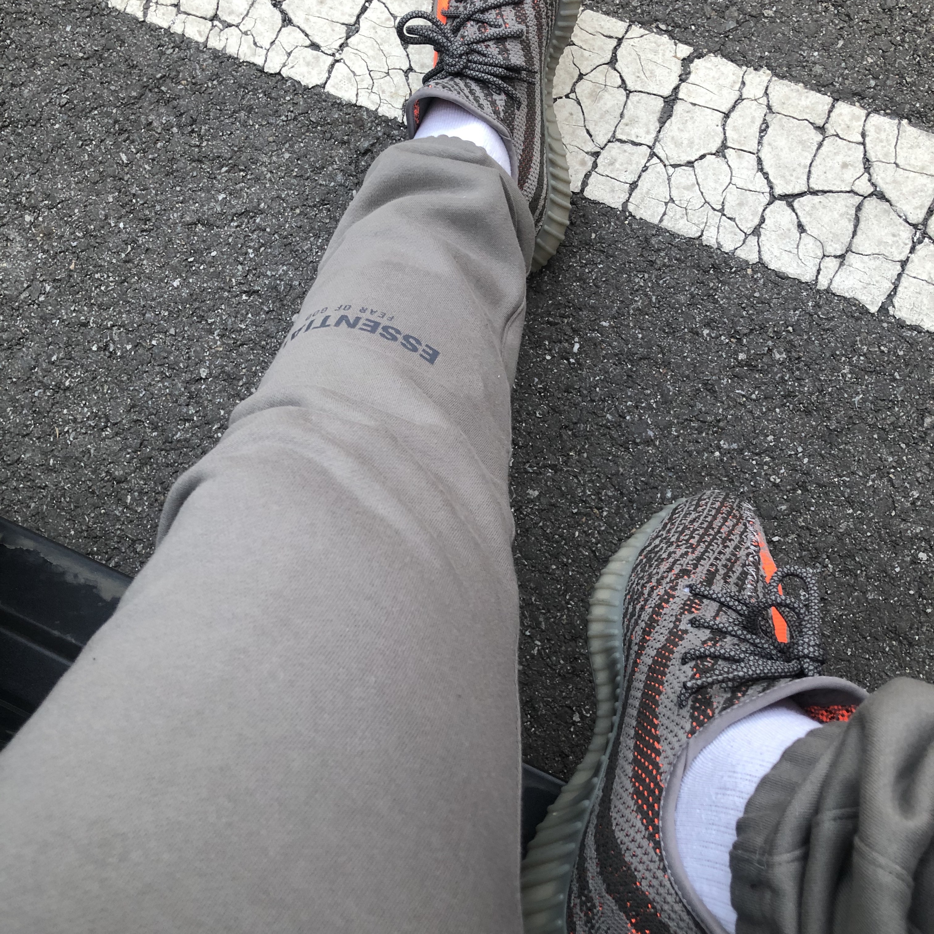 Essentials 3D Silicon Applique Pullover Hoodie Gray Flannel/Charcoal - 20SS, Essentials Sweatpants Gray Flannel/Charcoal - 20SS 착용 스타일 - 2