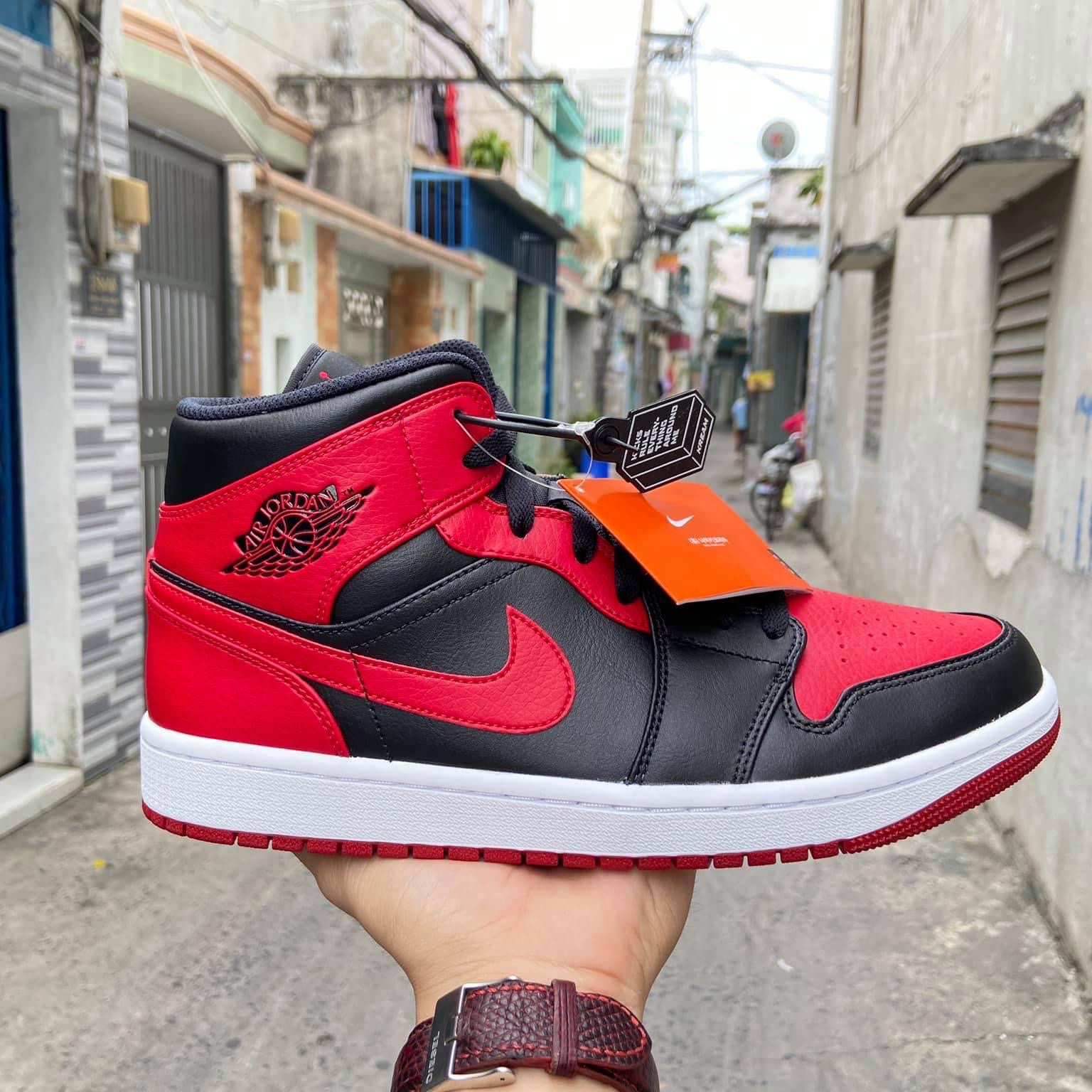 Jordan 1 Mid Bred Banned 2020 착용 스타일