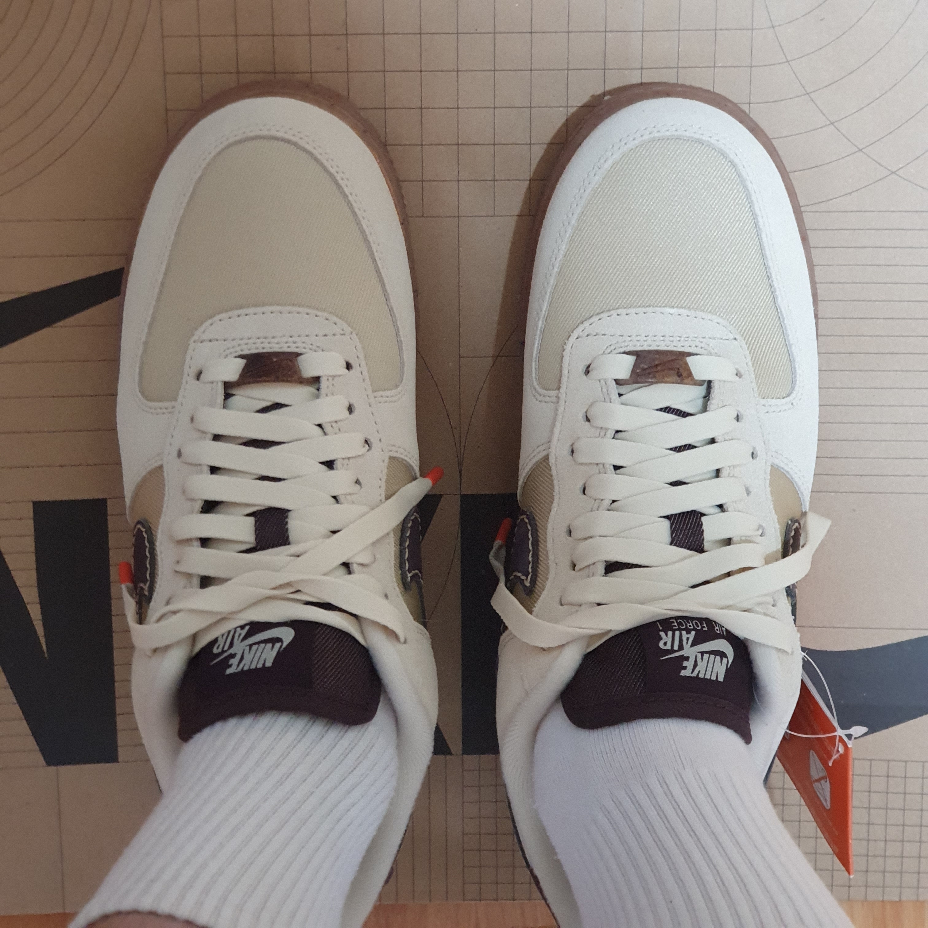Nike Air Force 1 '07 LV8 Coffee 착용 스타일 - 1