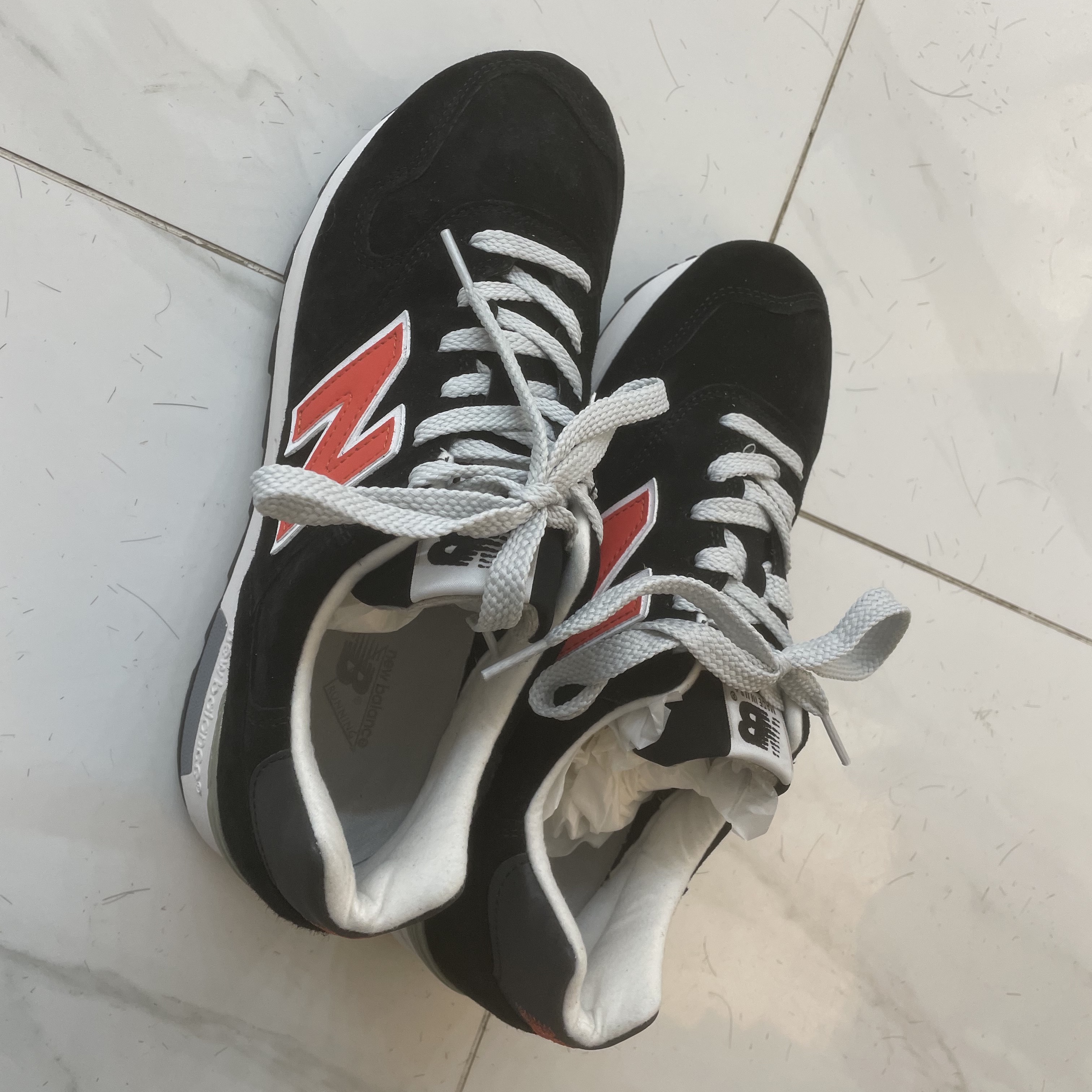 New Balance x J.Crew 1400 Made in USA Black Orange 착용 스타일
