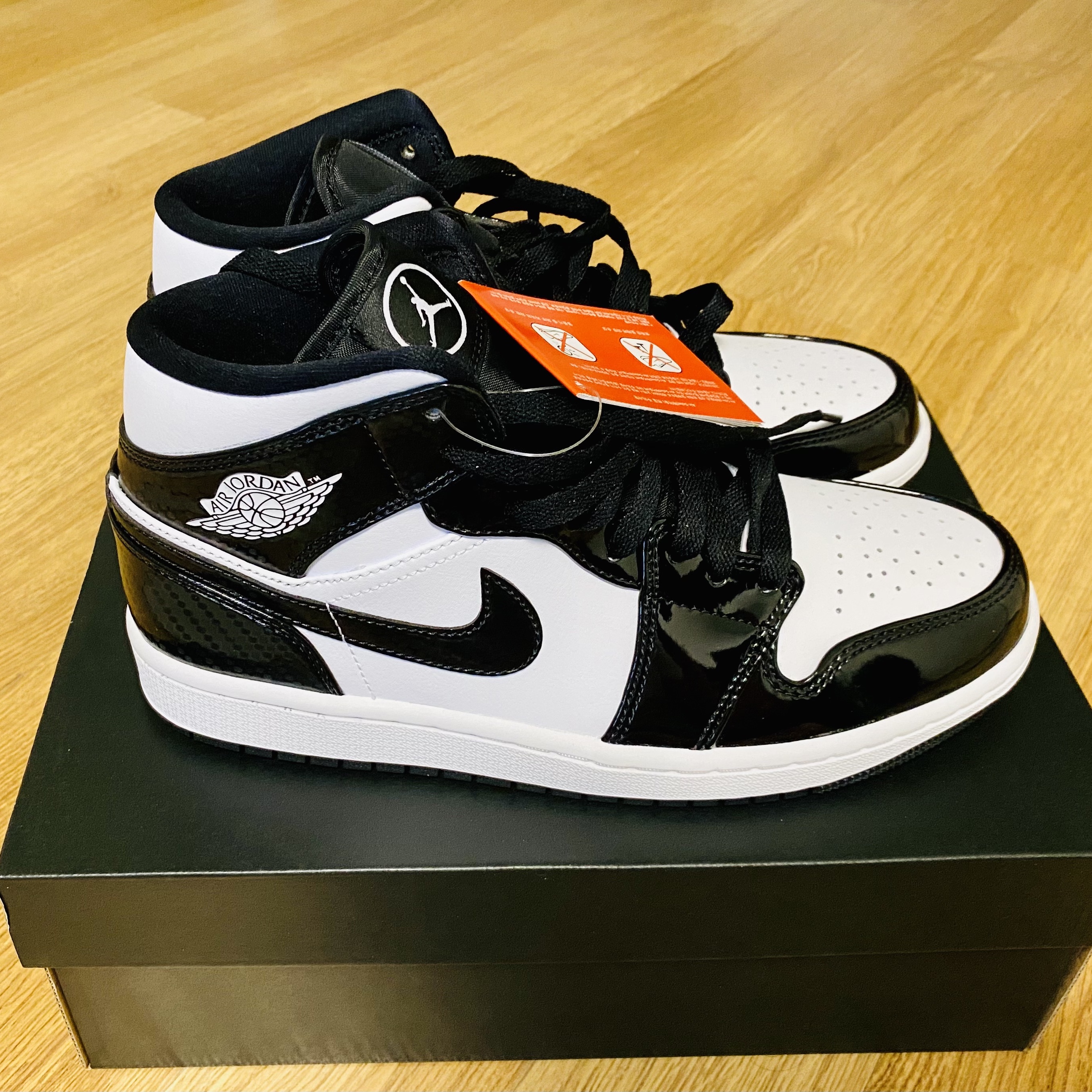 Nike x Sacai LDWaffle Blue Multi, Jordan 5 x Off-White Retro SP Sail Fire Red 착용 스타일 - 3