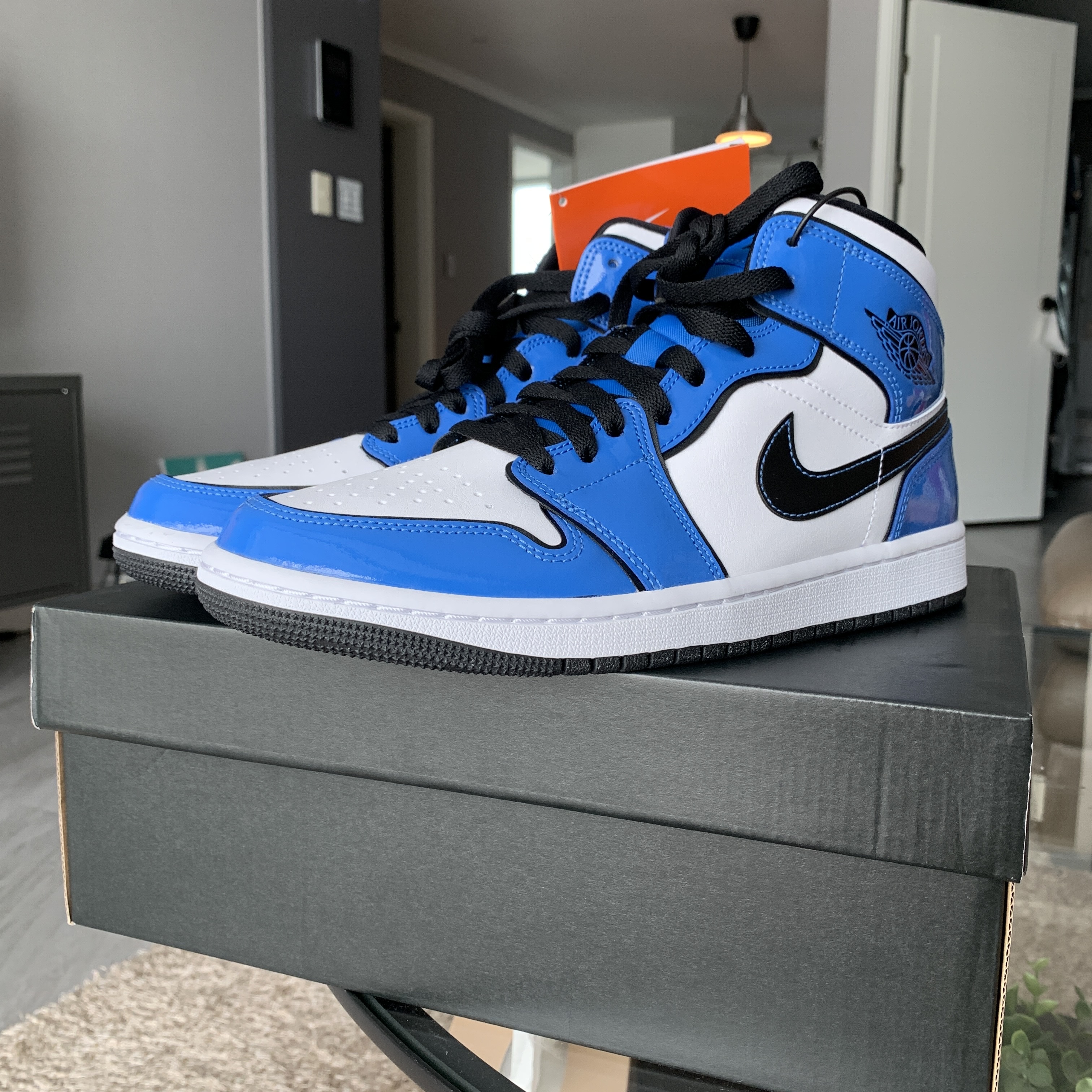 Jordan 1 Mid SE Signal Blue 착용 스타일 - 4