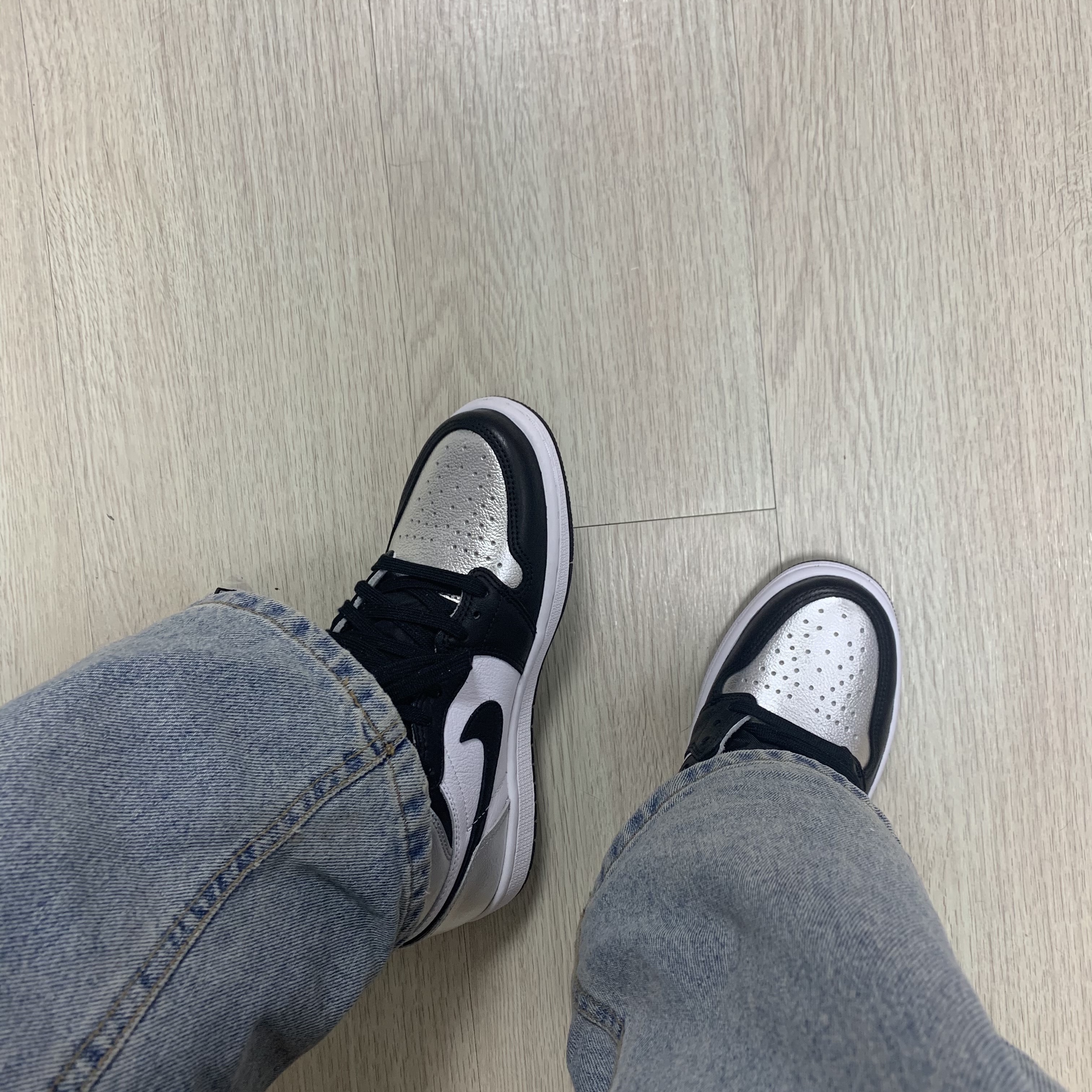 (W) Jordan 1 Retro High OG Silver Toe 착용 스타일 - 4