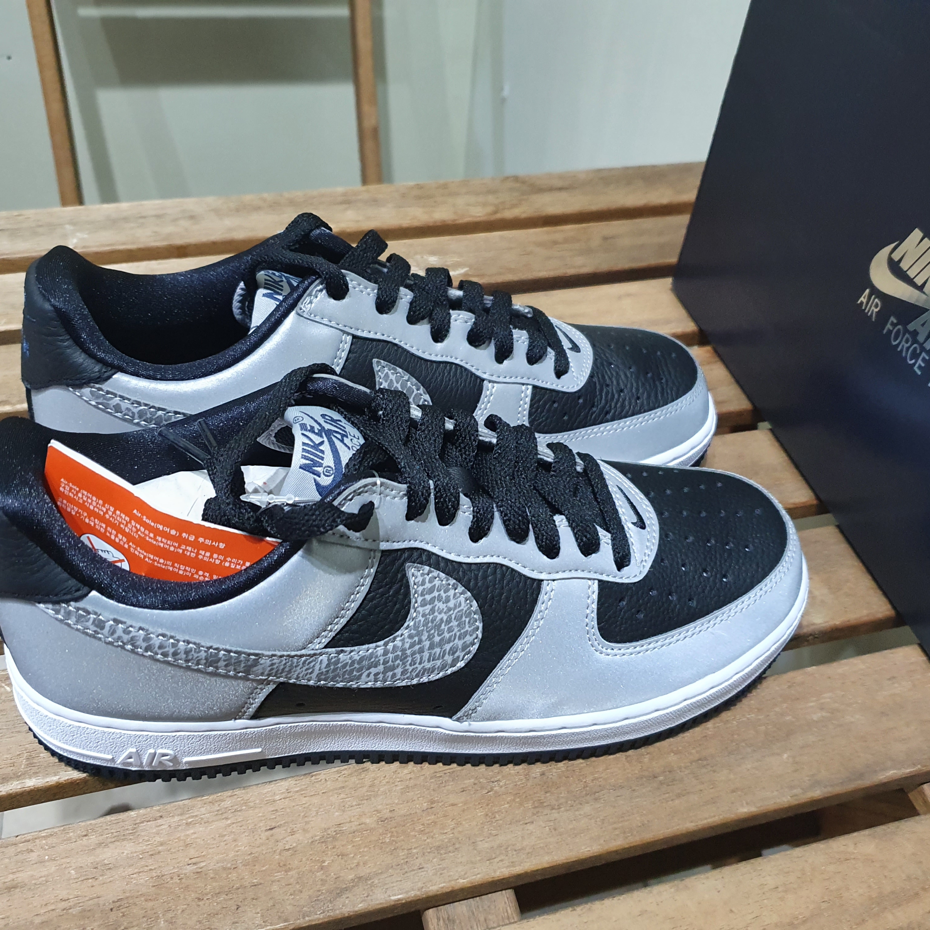 Nike Air Force 1 B Silver Snake 착용 스타일 - 2