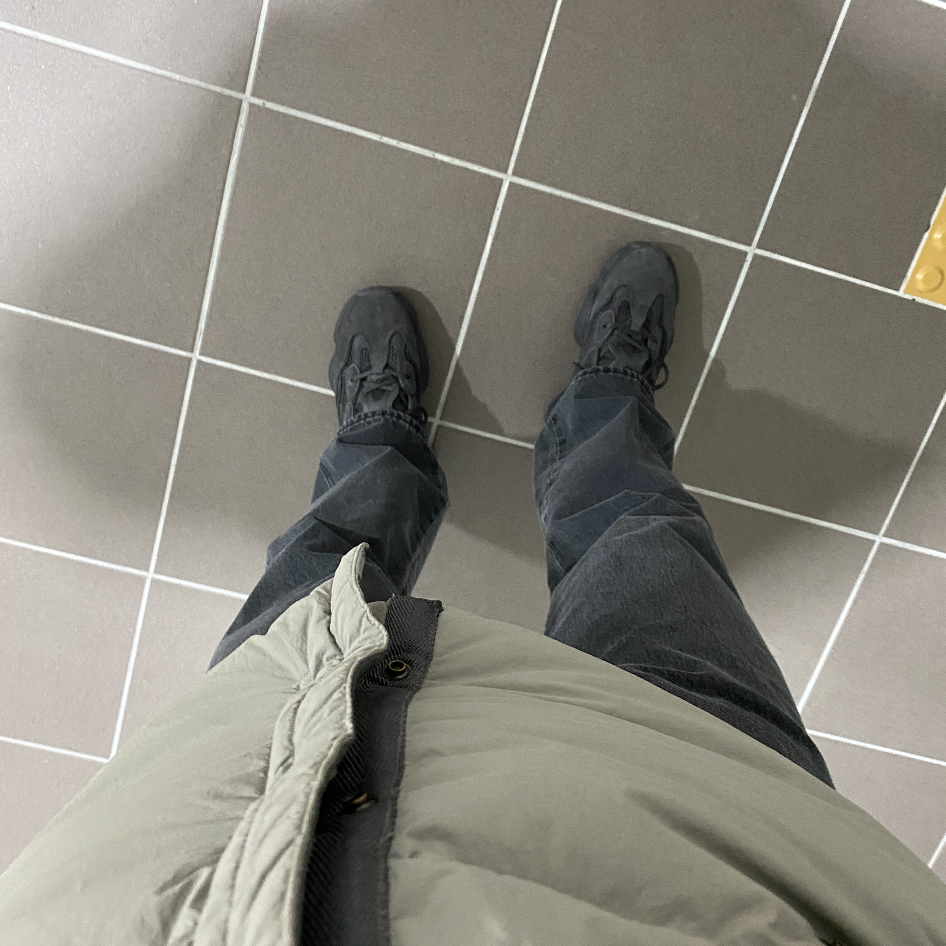 Adidas Yeezy 500 Utility Black 2018/2020 착용 스타일