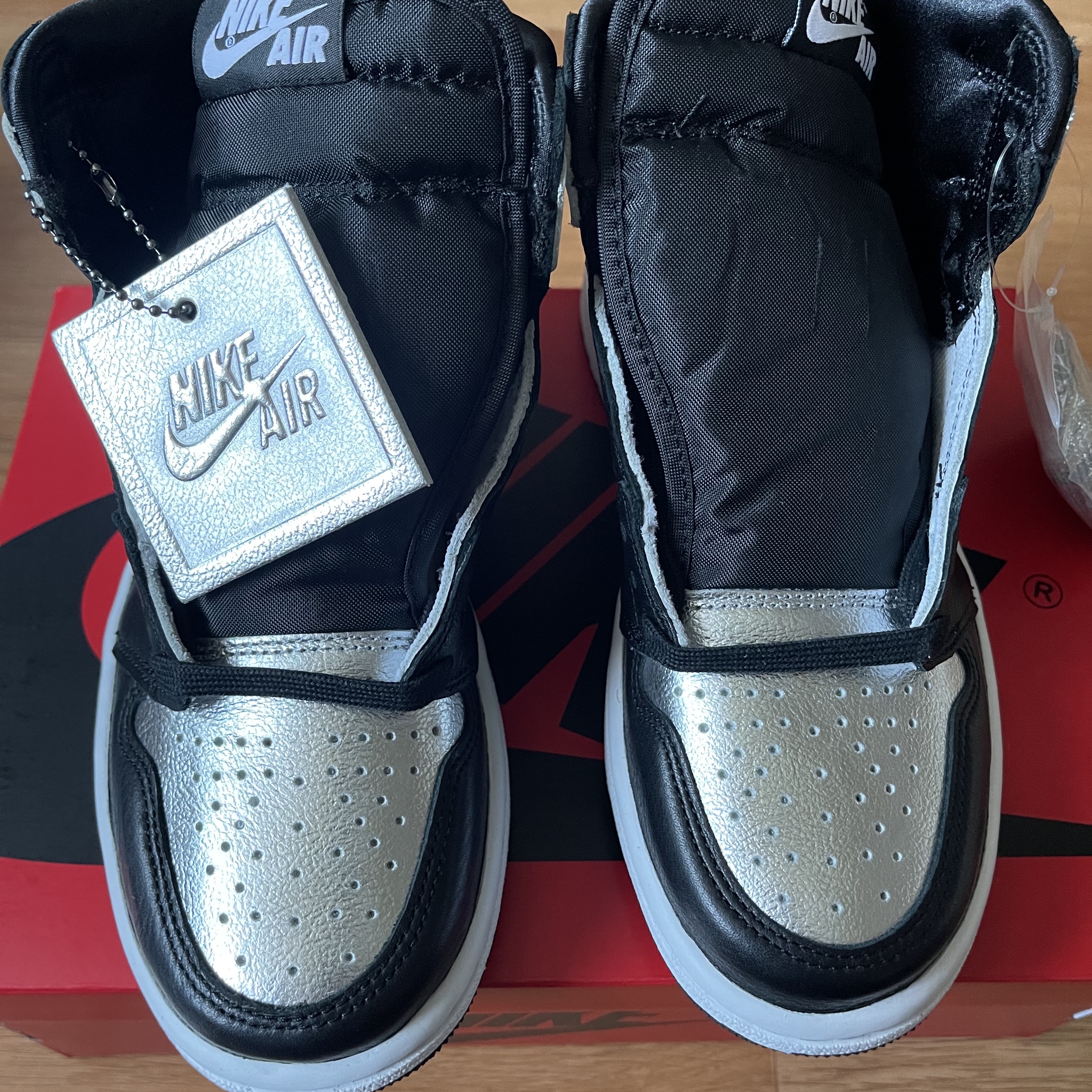 (W) Jordan 1 Retro High OG Silver Toe 착용 스타일